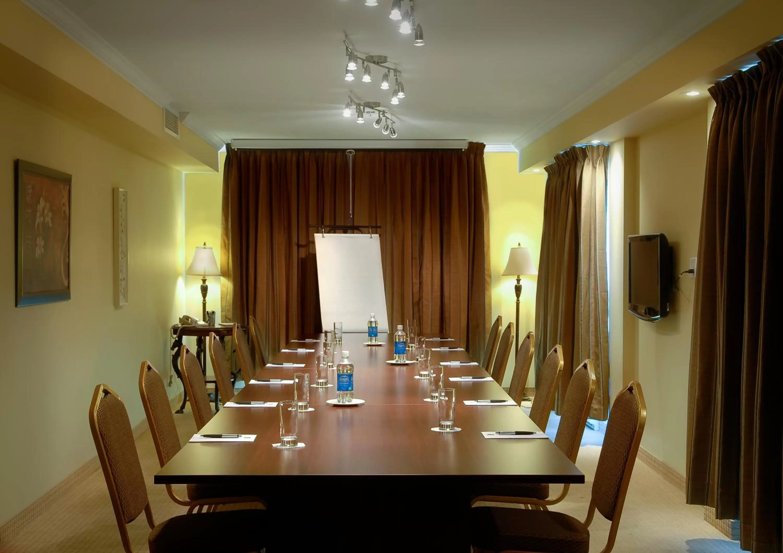 Meeting/conference room in Hotel Brossard