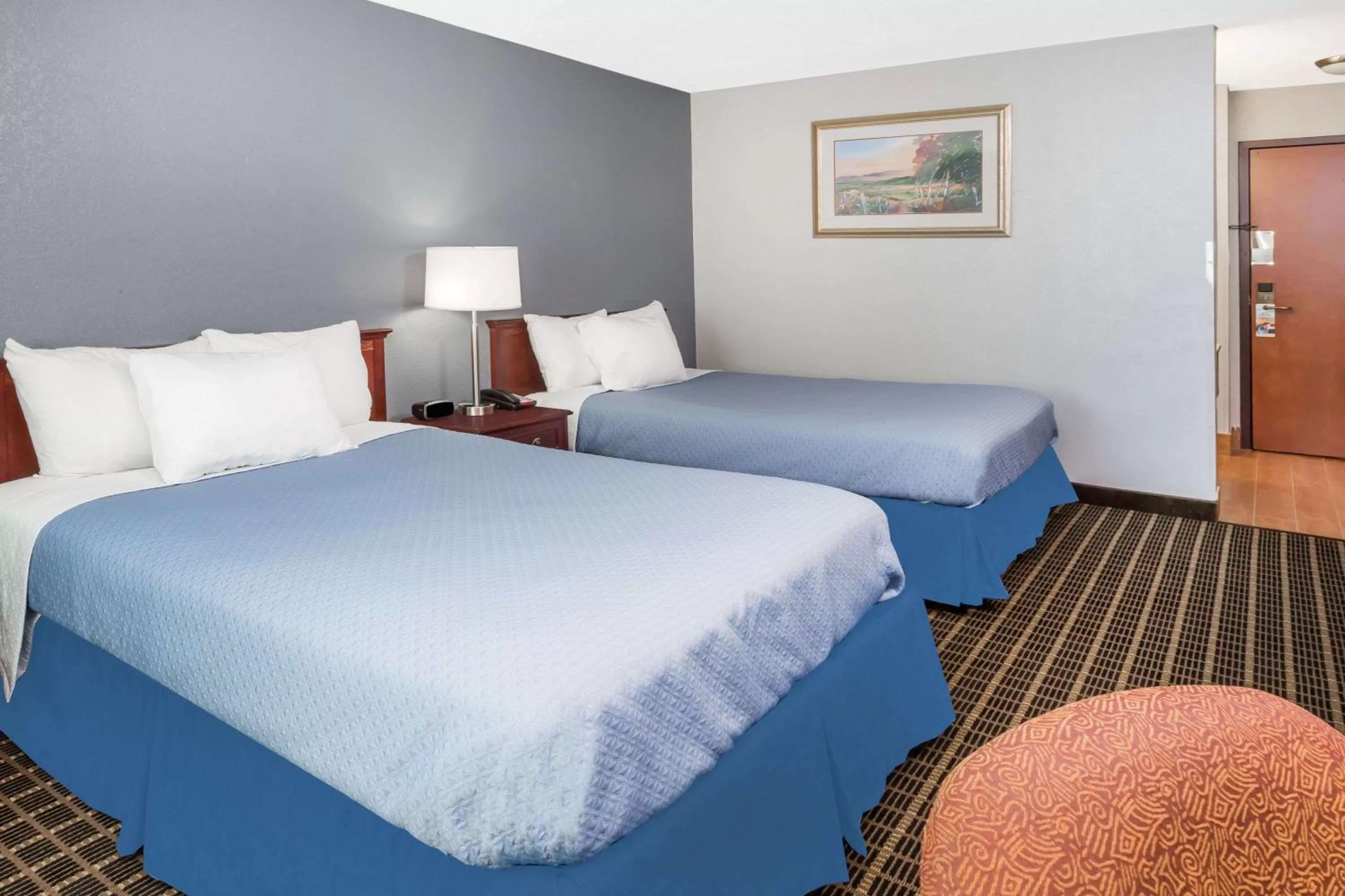 Photo of the whole room, Bed in Days Inn by Wyndham Clive - West Des Moines