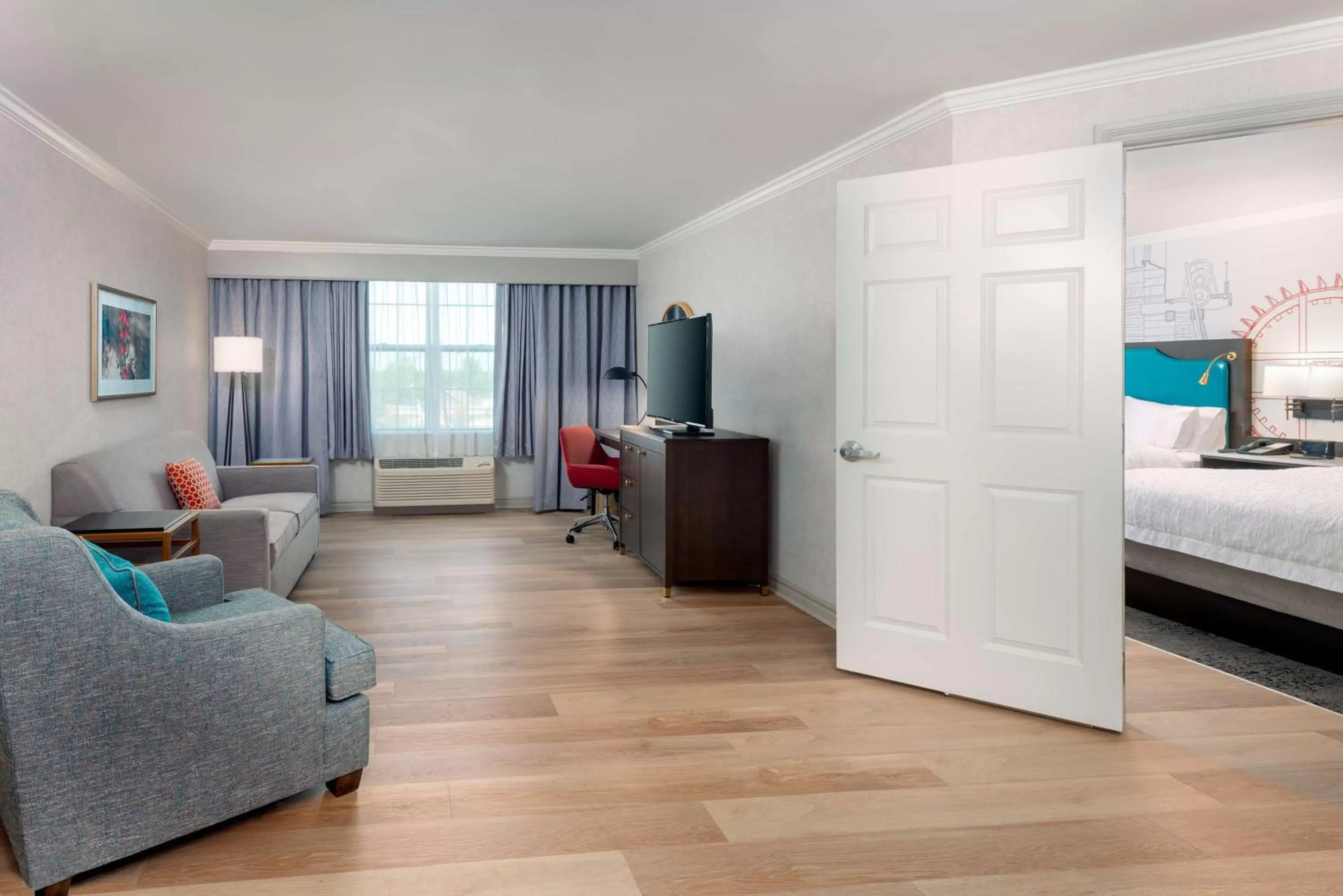 Living room, Bed in Hampton Inn Buffalo-Williamsville