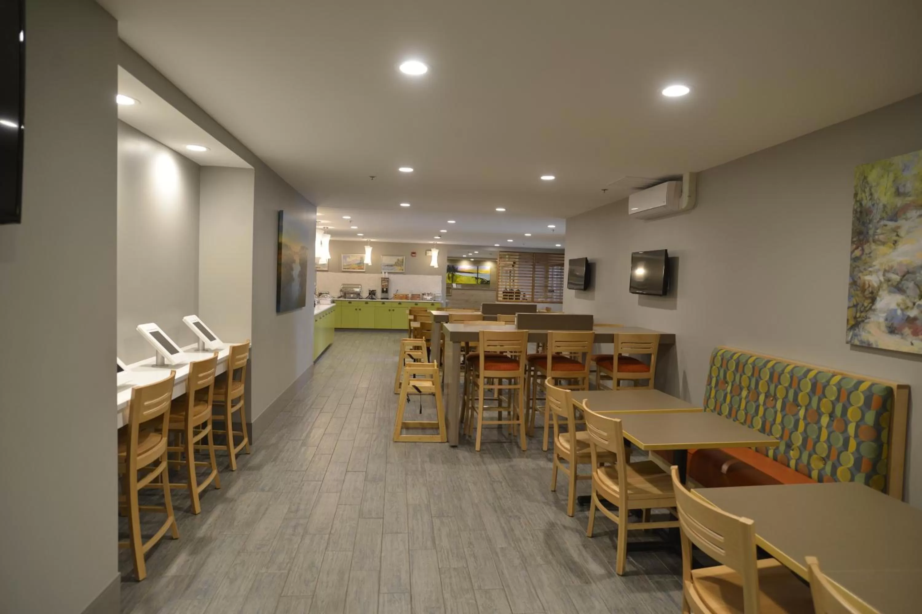 Restaurant/places to eat in Country Inn & Suites by Radisson, Duluth North, MN