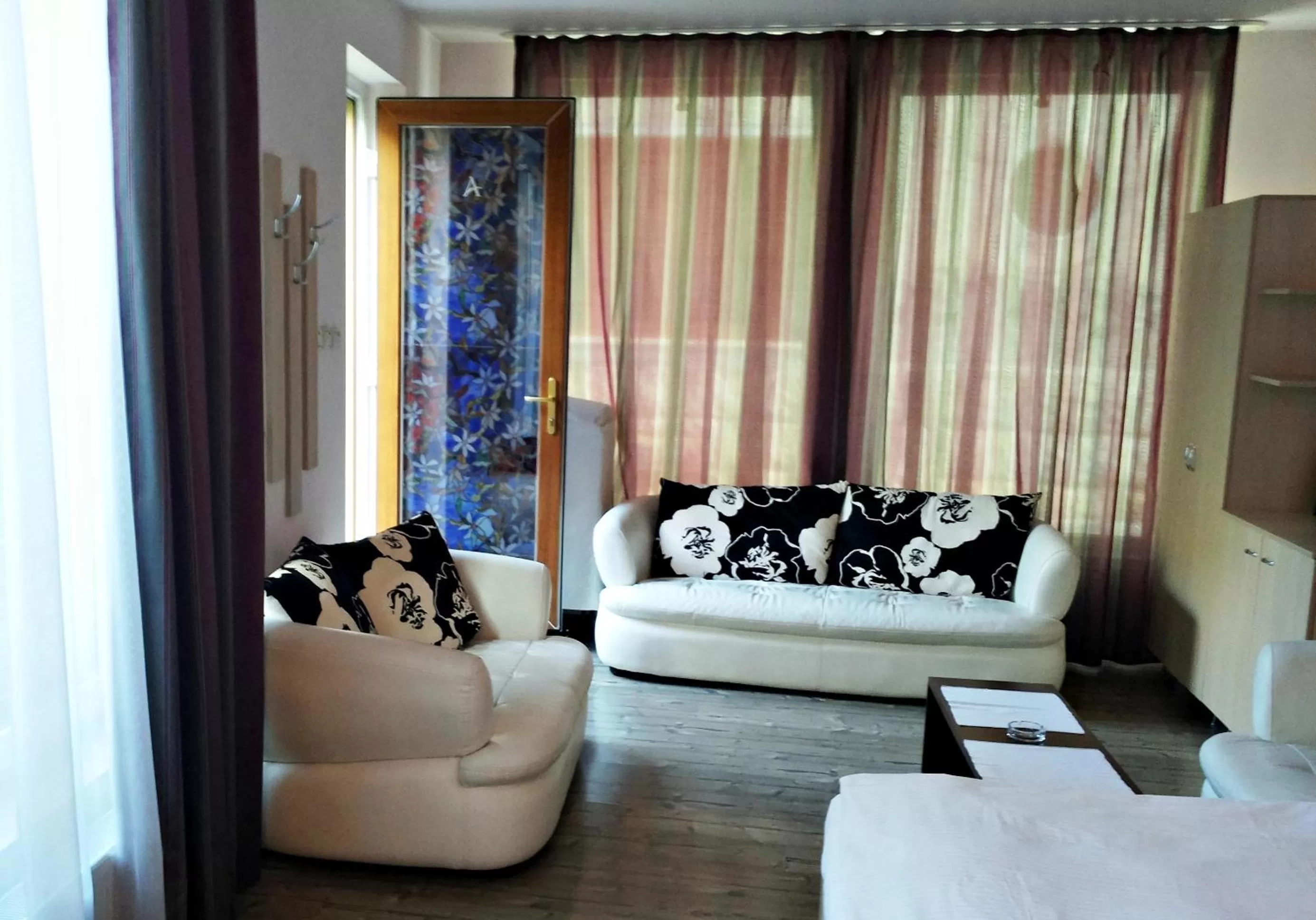 Living room, Seating Area in Lucas 10 Apartments