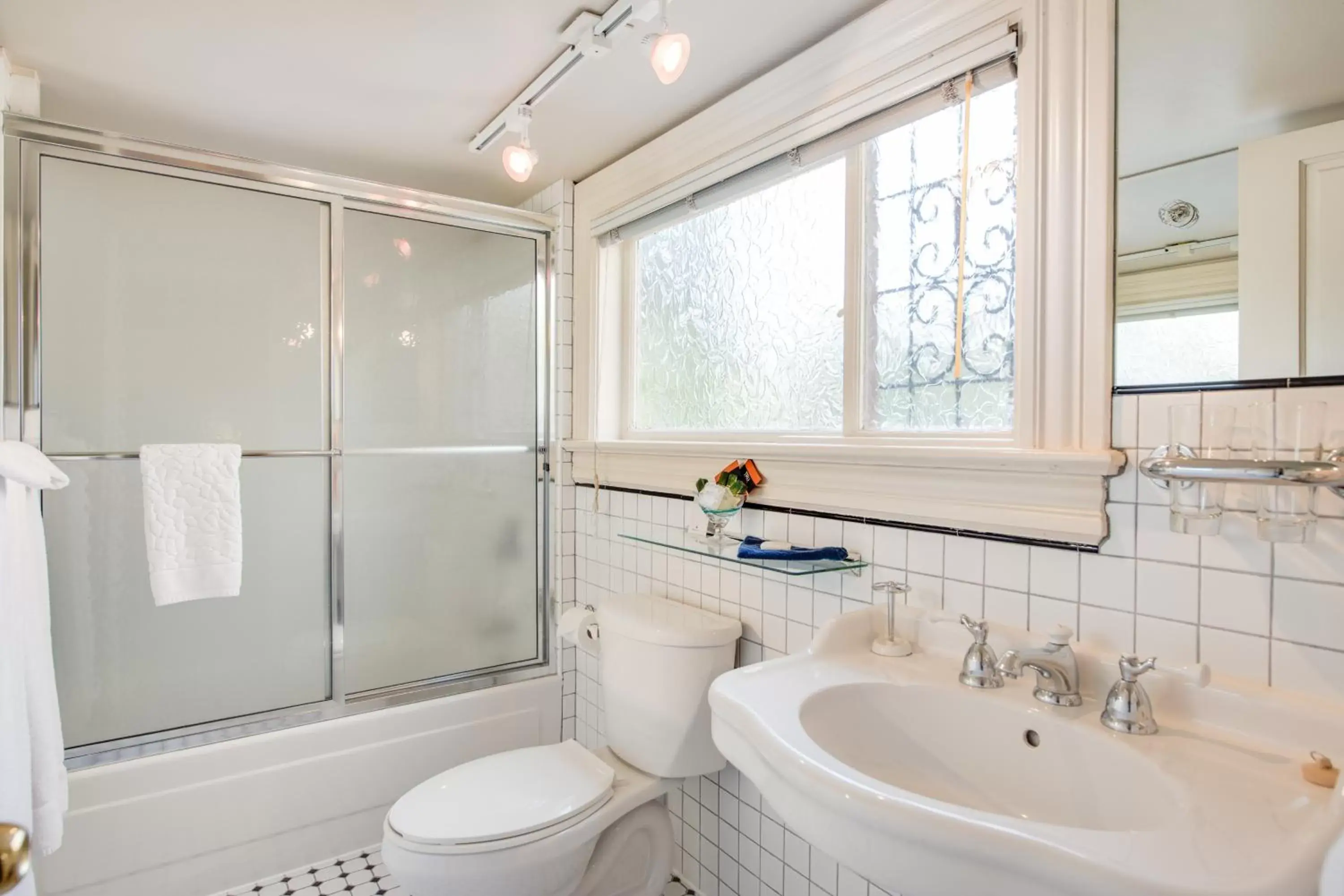 King Room - Ground Floor in O Canada House Bed & Breakfast King Room - Ground Floor in O Canada House Bed & Breakfast