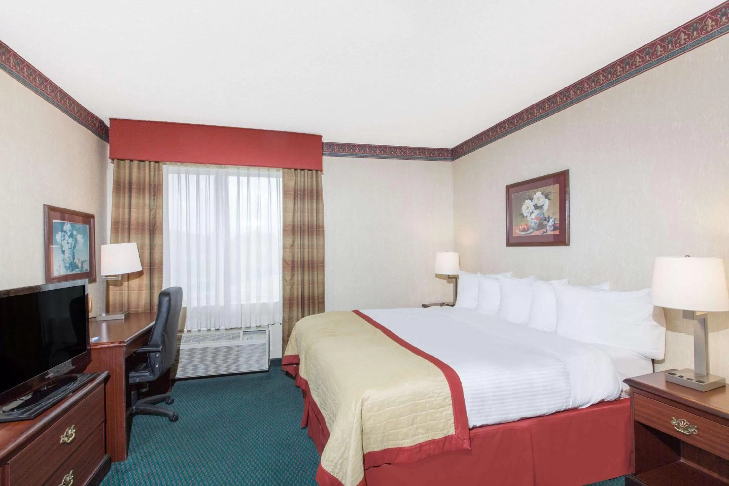 Photo of the whole room in Baymont by Wyndham Jonesboro