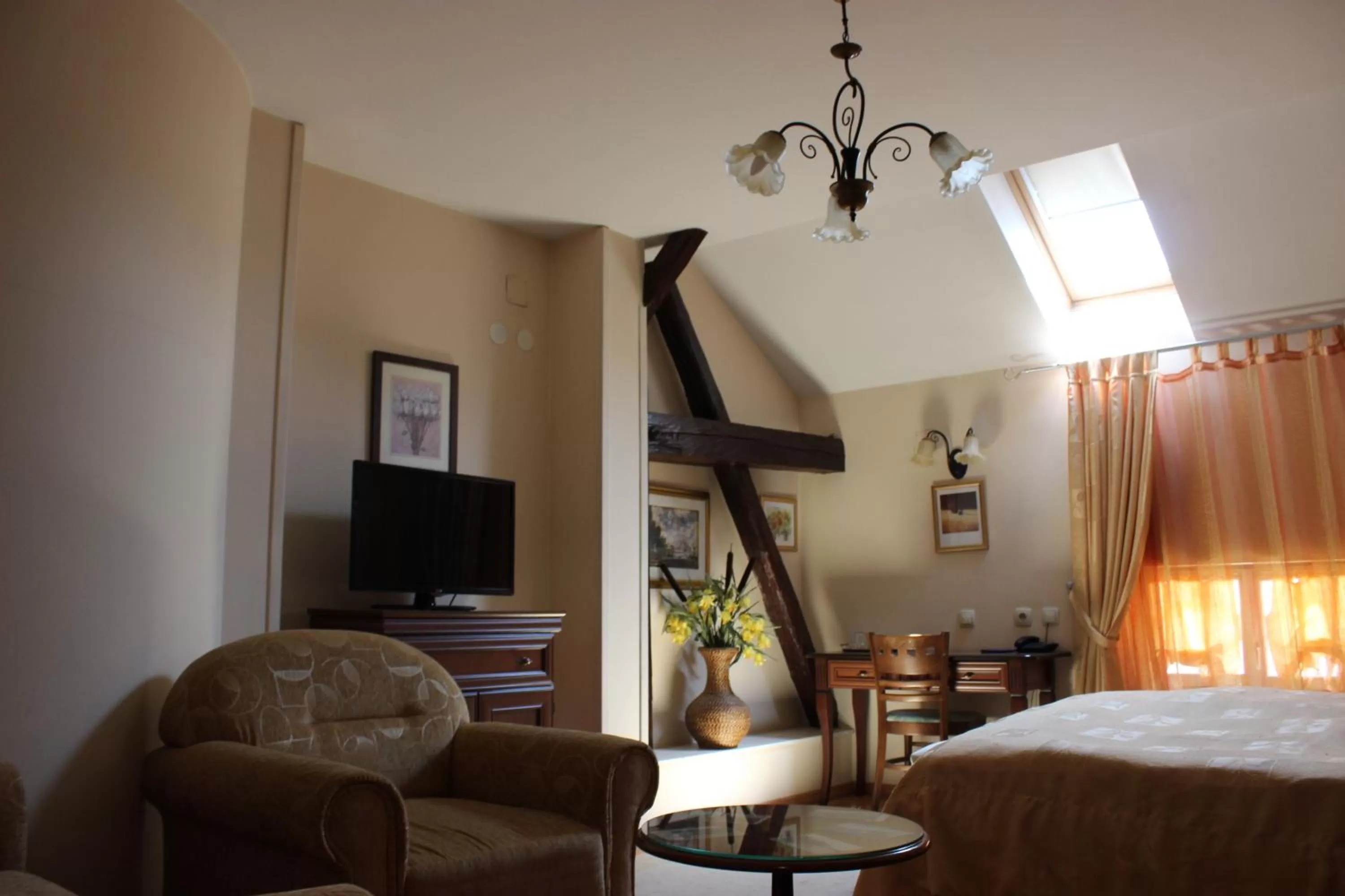 Photo of the whole room, TV/Entertainment Center in Hotel Livadić