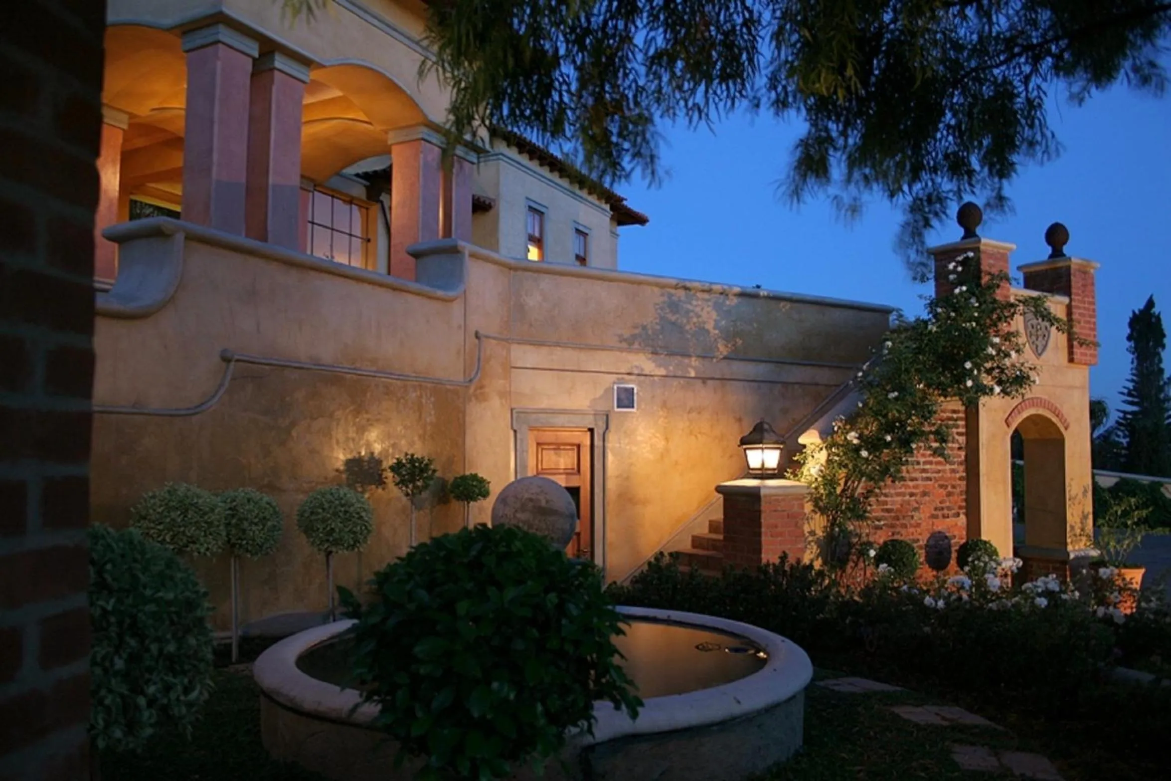 Facade/entrance in Castello Di Monte