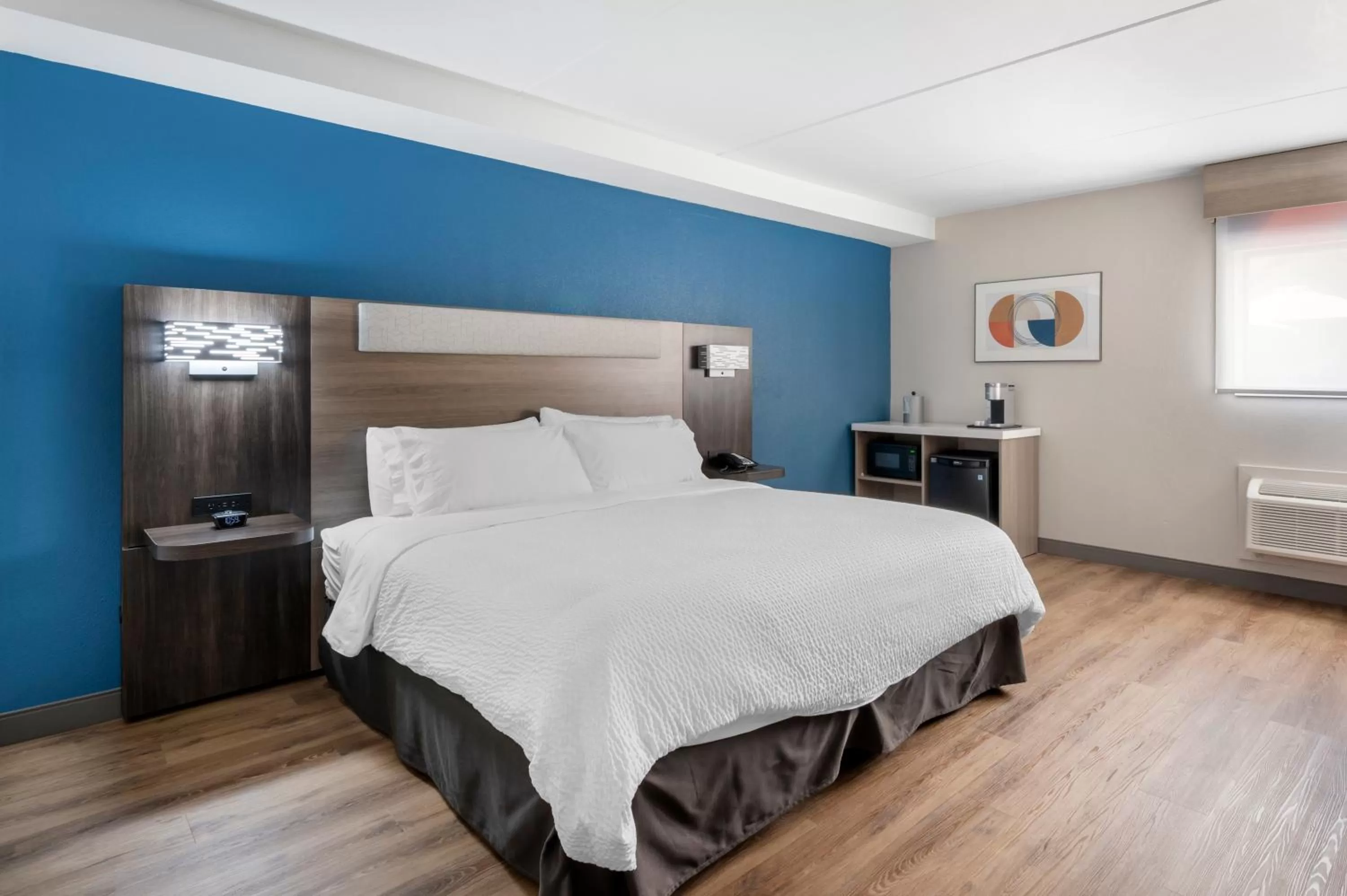 Property building, Bed in Holiday Inn Express Greencastle by IHG