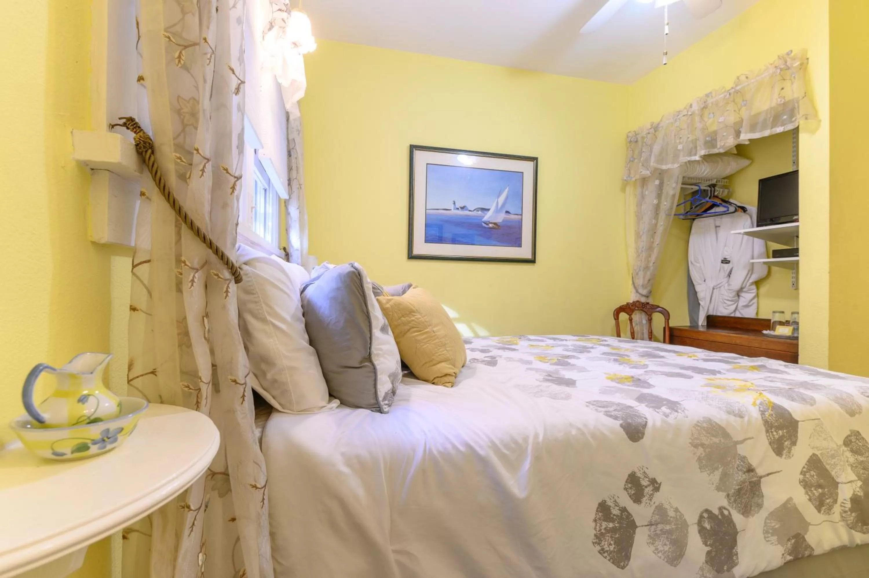 Bedroom in Beachrunners Inn