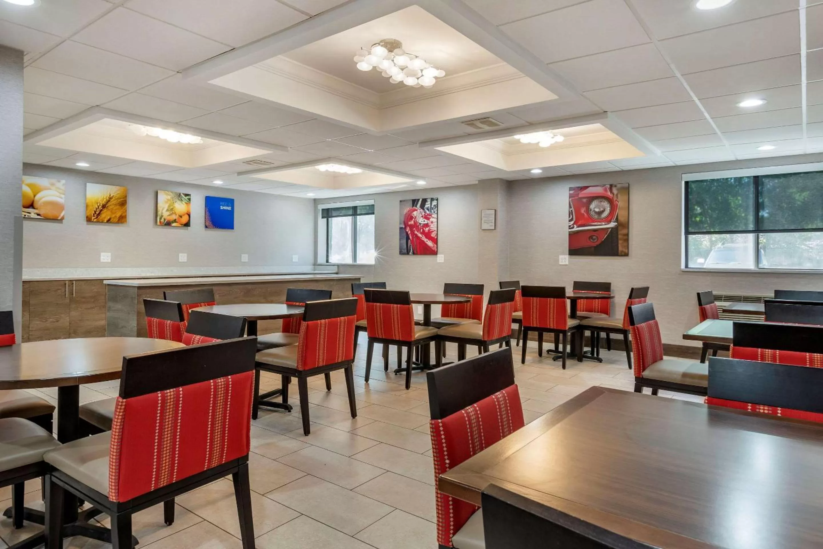 Restaurant/places to eat in Comfort Inn Near Greenfield Village