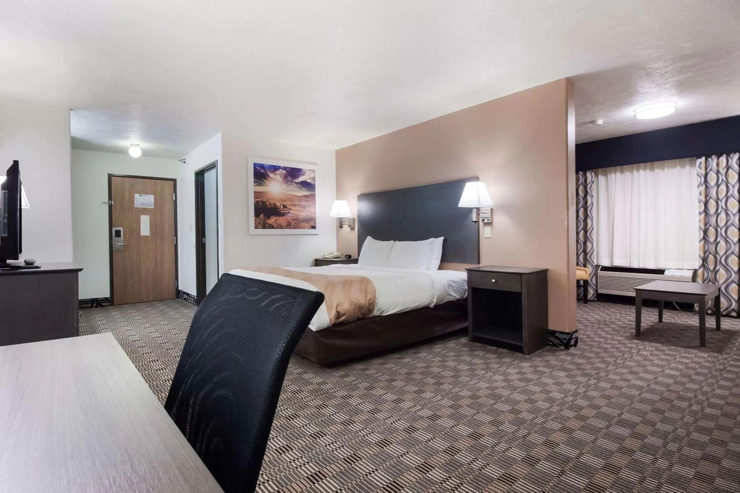 Photo of the whole room, Bed in Quality Inn & Suites McCook