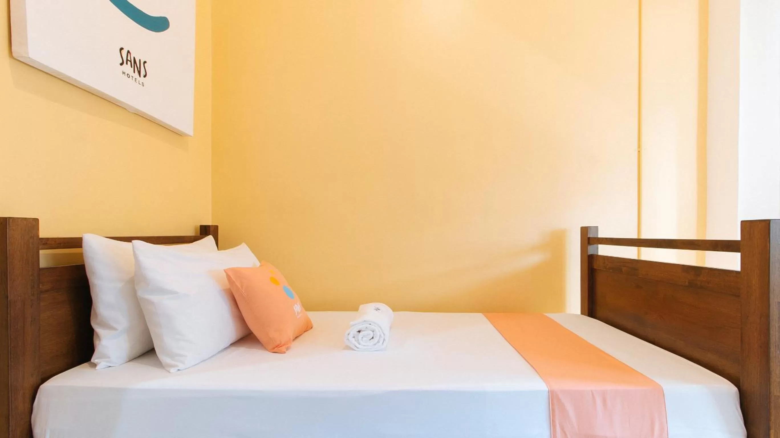 Bed in Sans Hotel Laperal Manila