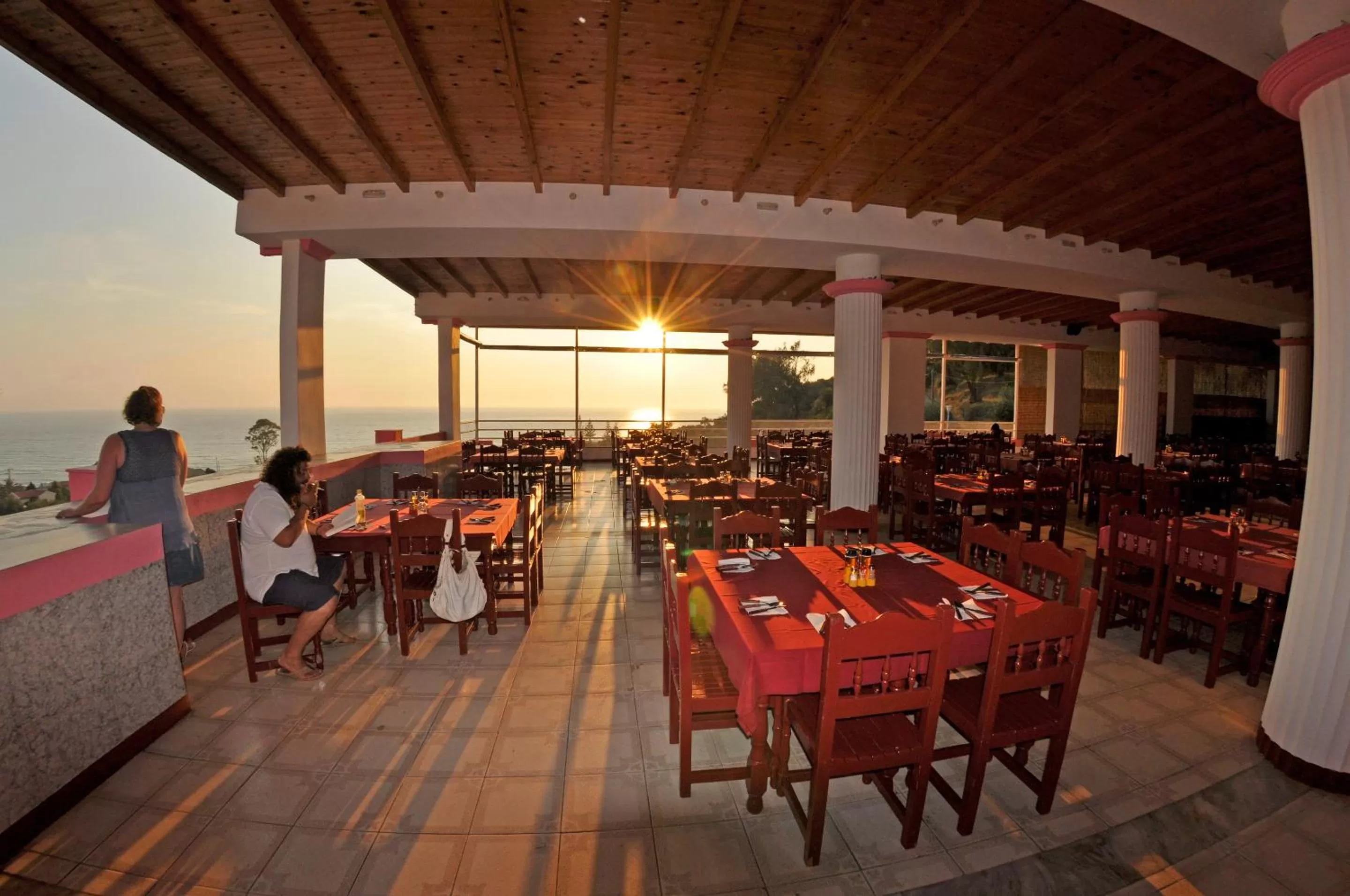 Restaurant/places to eat in Pink Palace Beach Resort