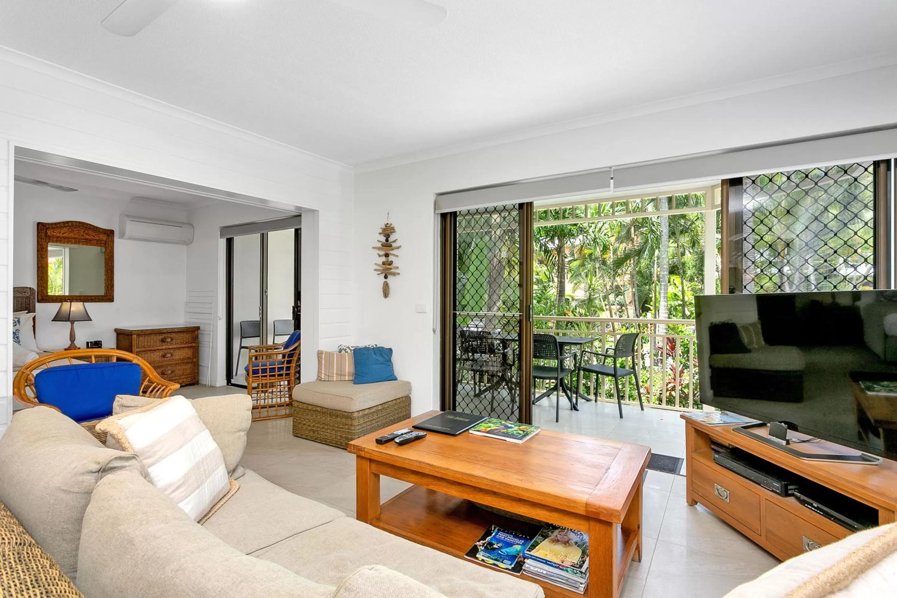 Communal lounge/ TV room in Driftwood Mantaray - Official Onsite Reception and Check In