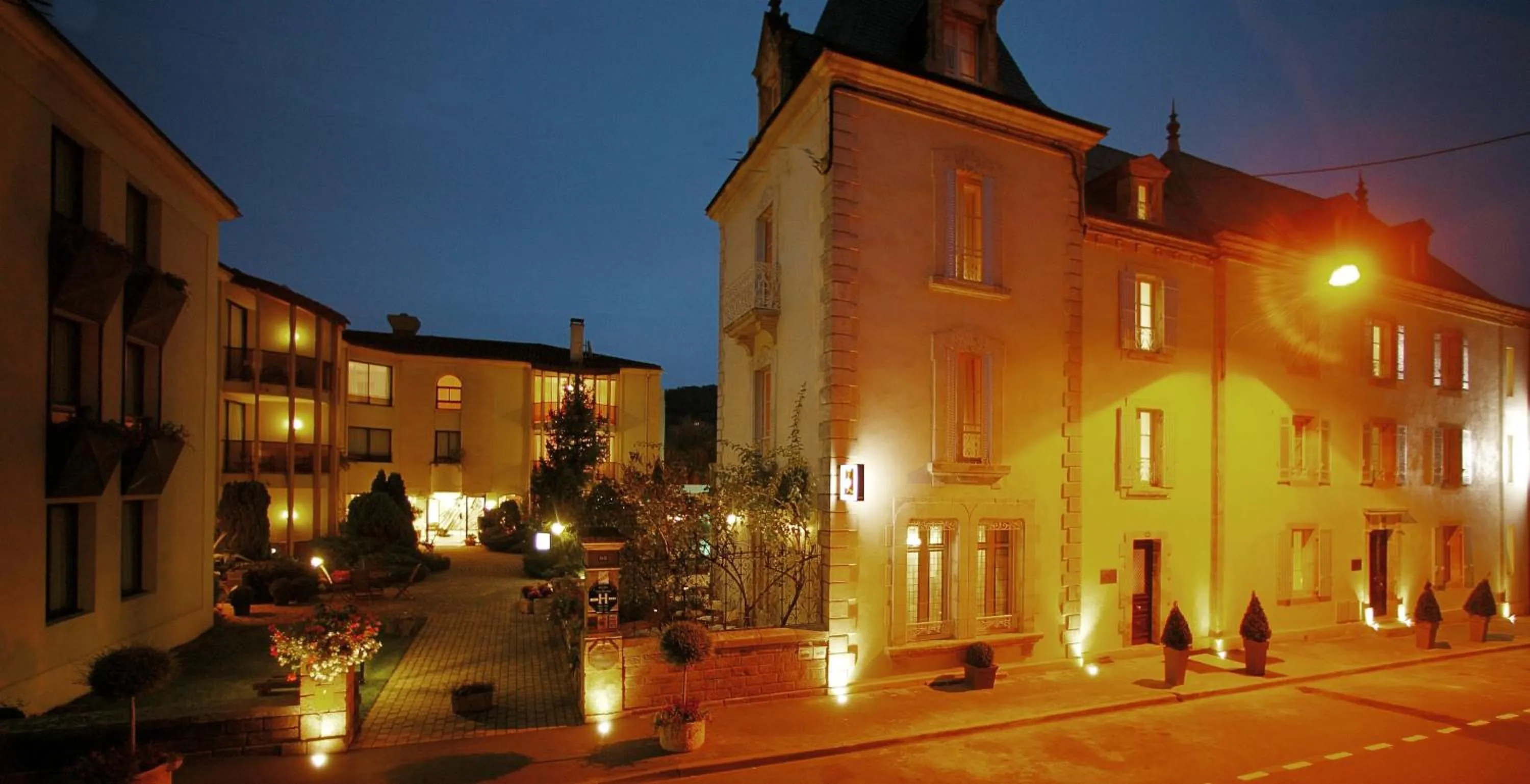 Facade/entrance in Clos La Boëtie & Spa