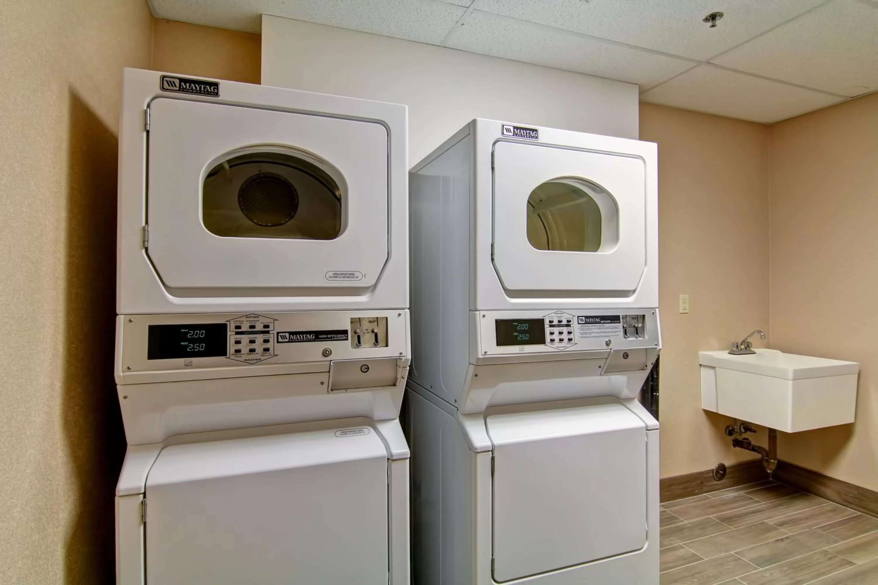 Property building in Hampton Inn & Suites Guelph