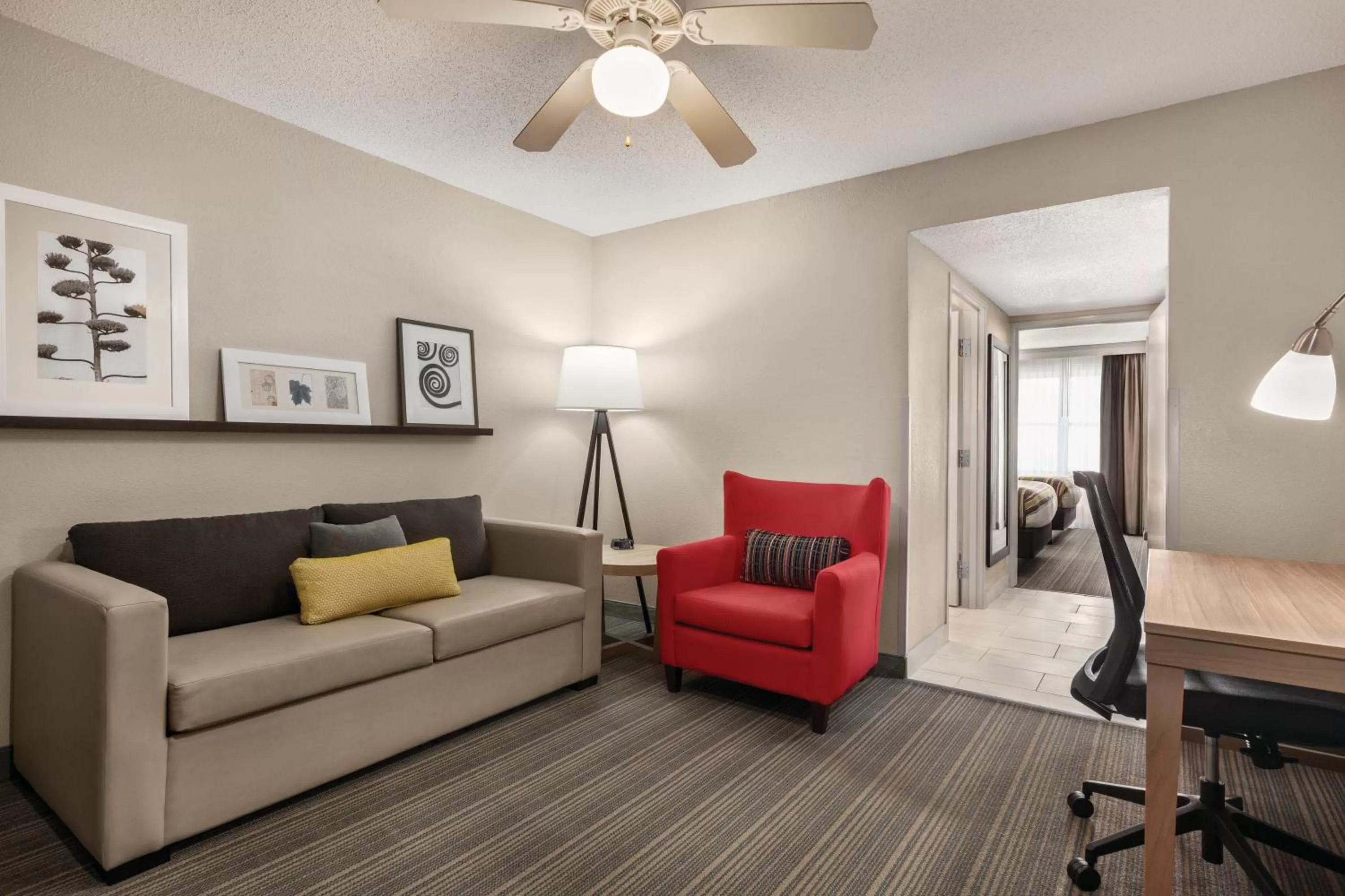 Living room in Country Inn & Suites by Radisson, Beaufort West, SC