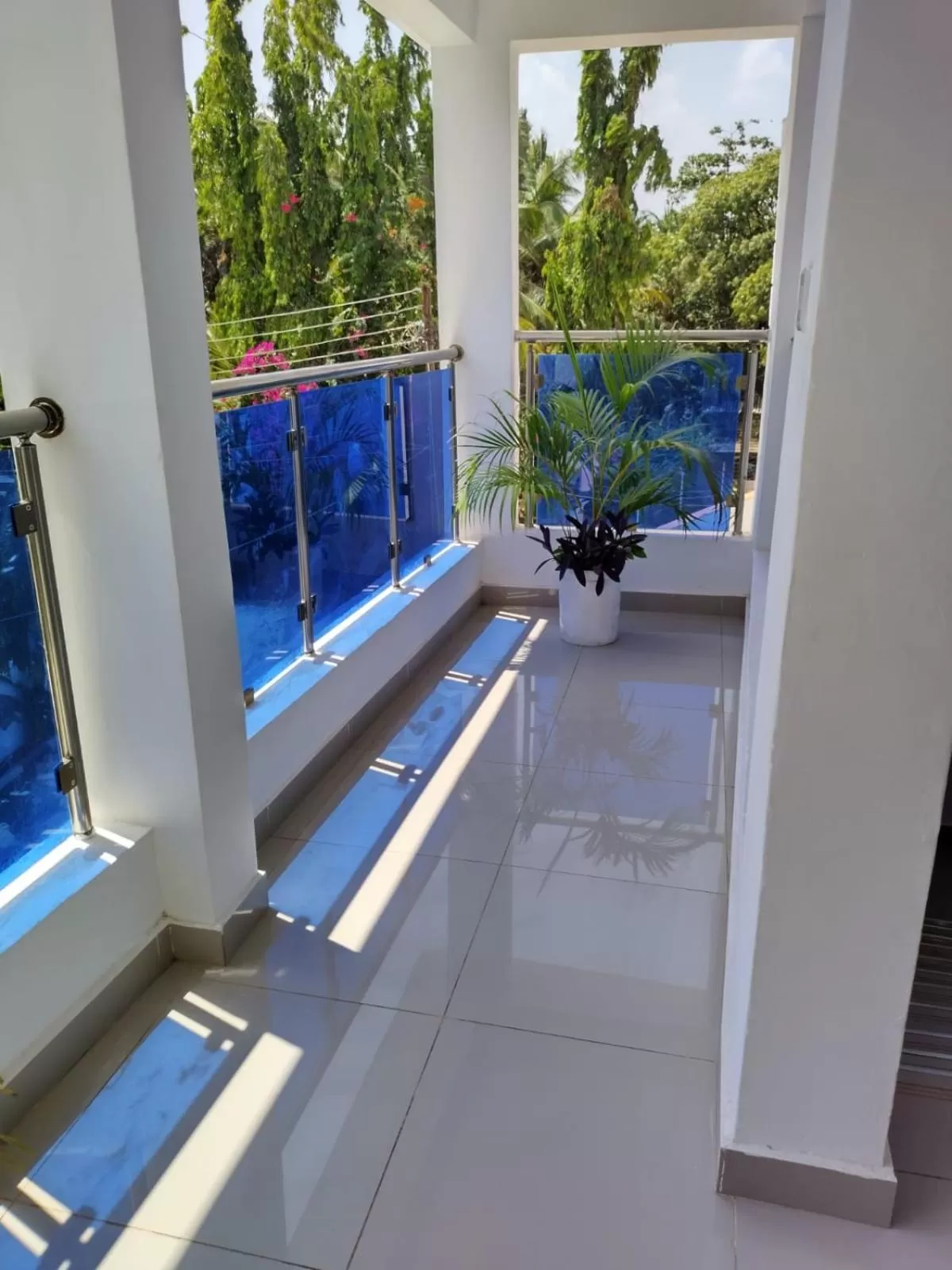 Balcony/Terrace, Swimming Pool in 6 Park Retreat