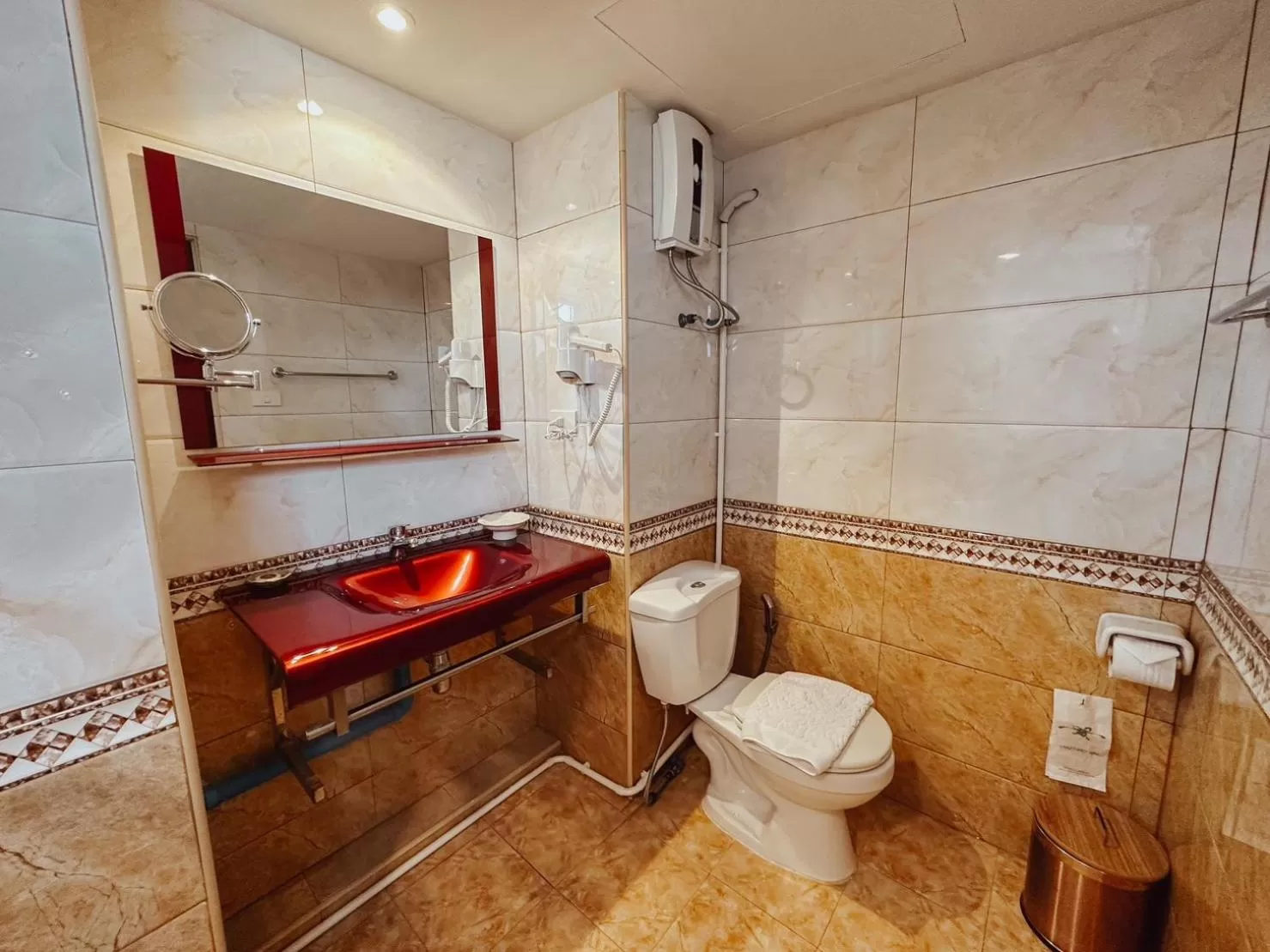 Shower in Hotel De Khuvieng