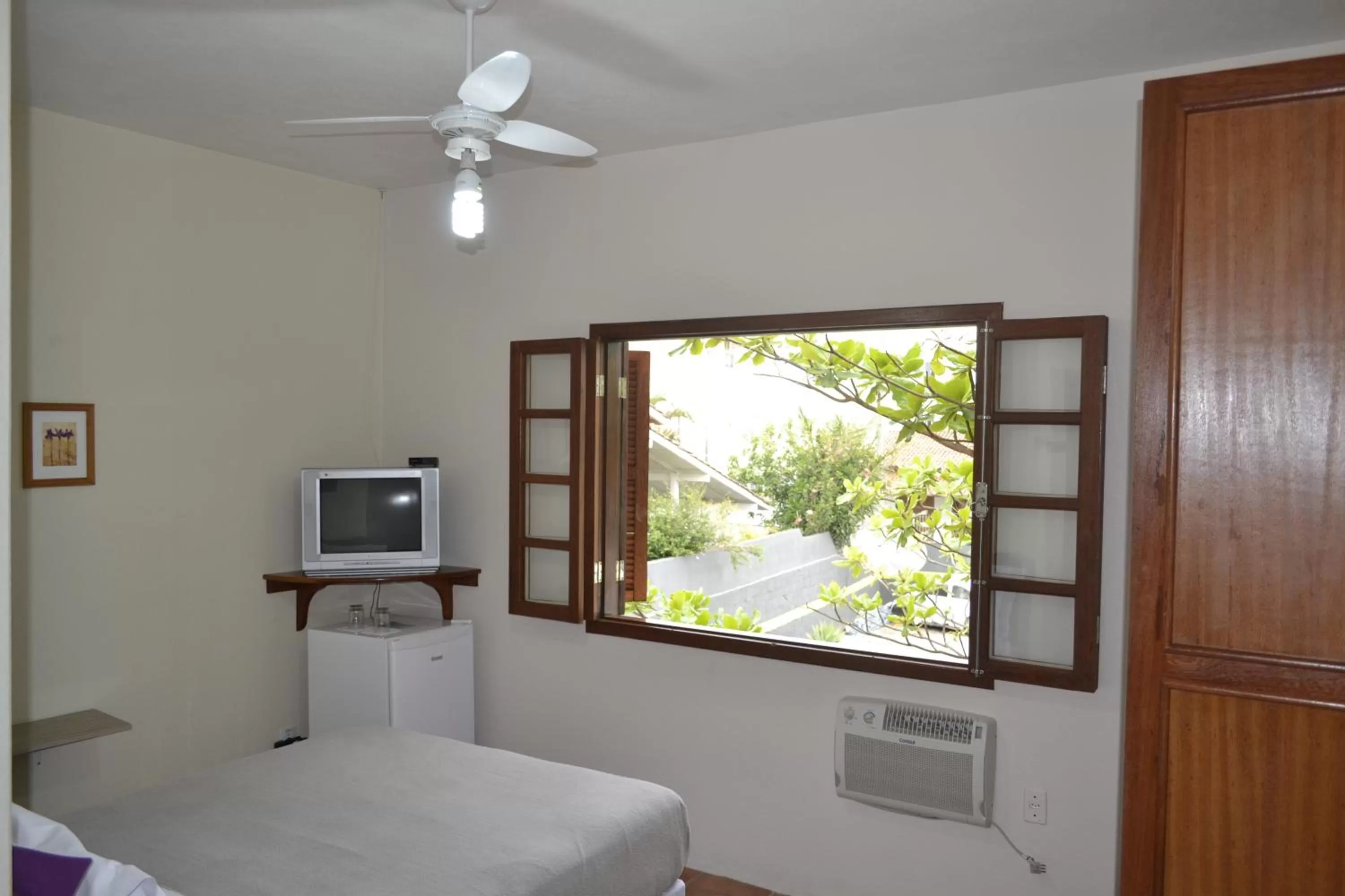 TV/Entertainment Center in Pousada Água da Fonte