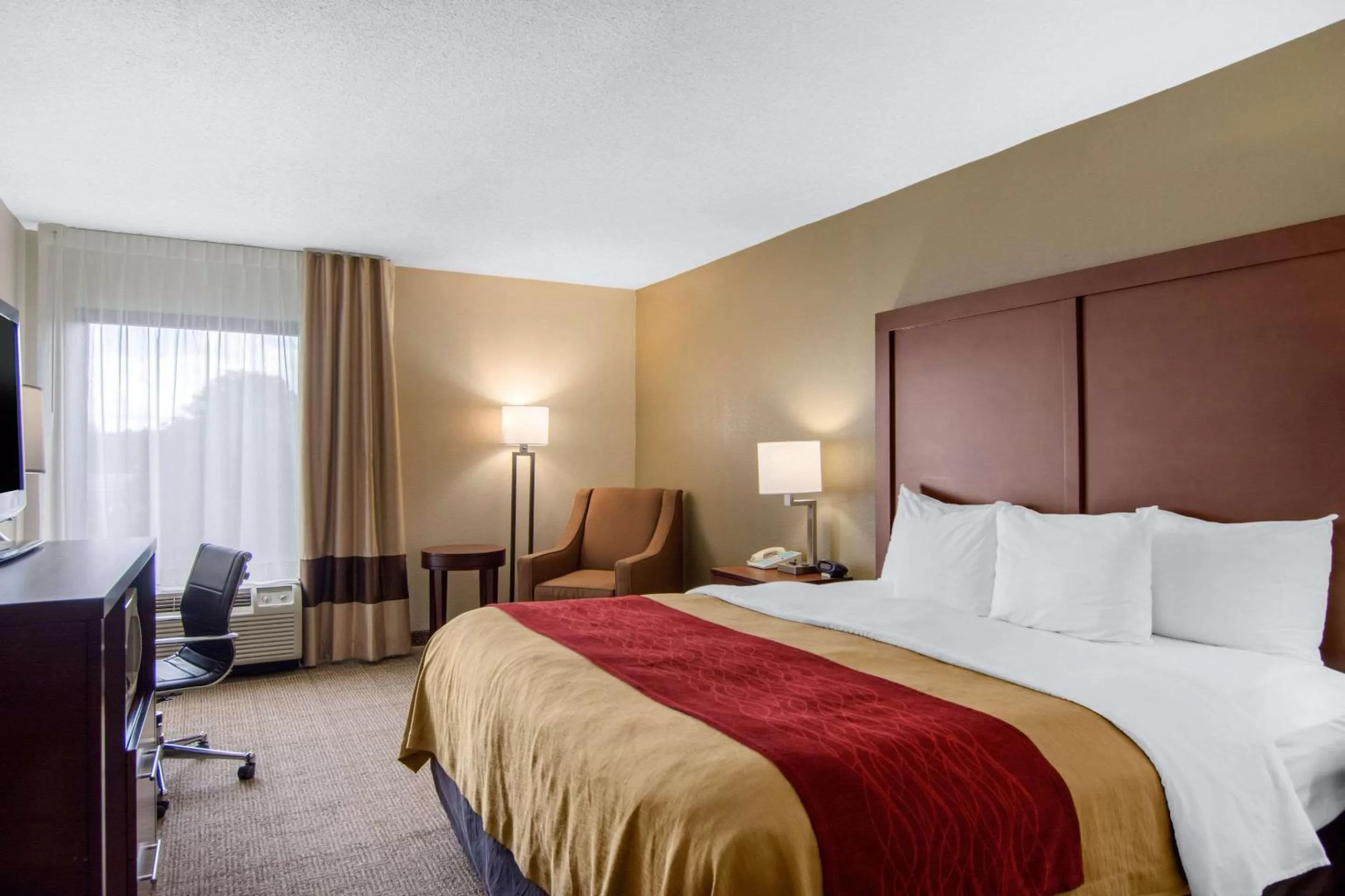 Photo of the whole room, Bed in Comfort Inn Chester - Richmond South