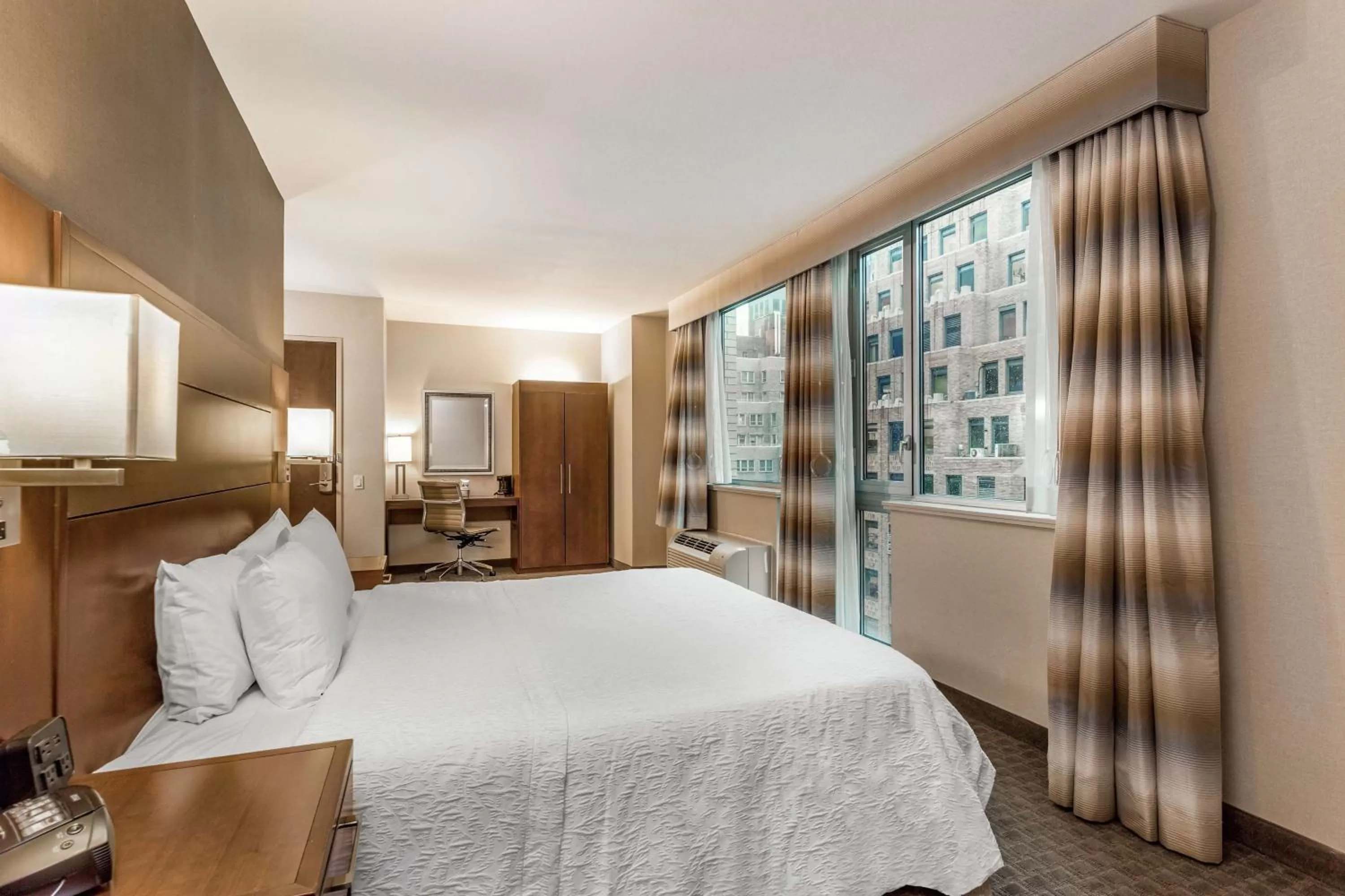 Bedroom, Bed in Hampton Inn Manhattan Grand Central