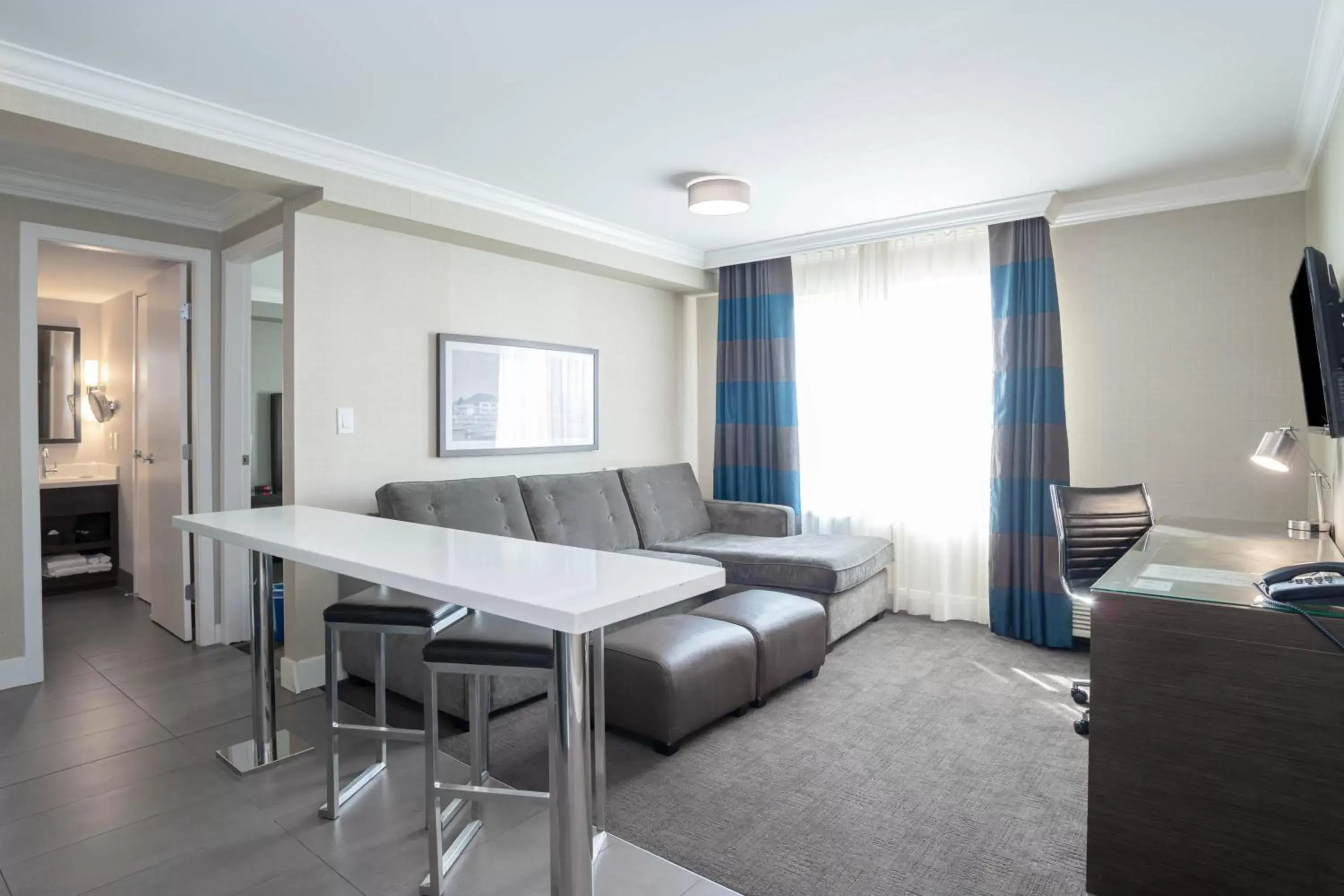 Standard Suite, 1 King Bed, Sofa Bed, Kitchenette in Sandman Hotel Oakville Standard Suite, 1 King Bed, Sofa Bed, Kitchenette in Sandman Hotel Oakville