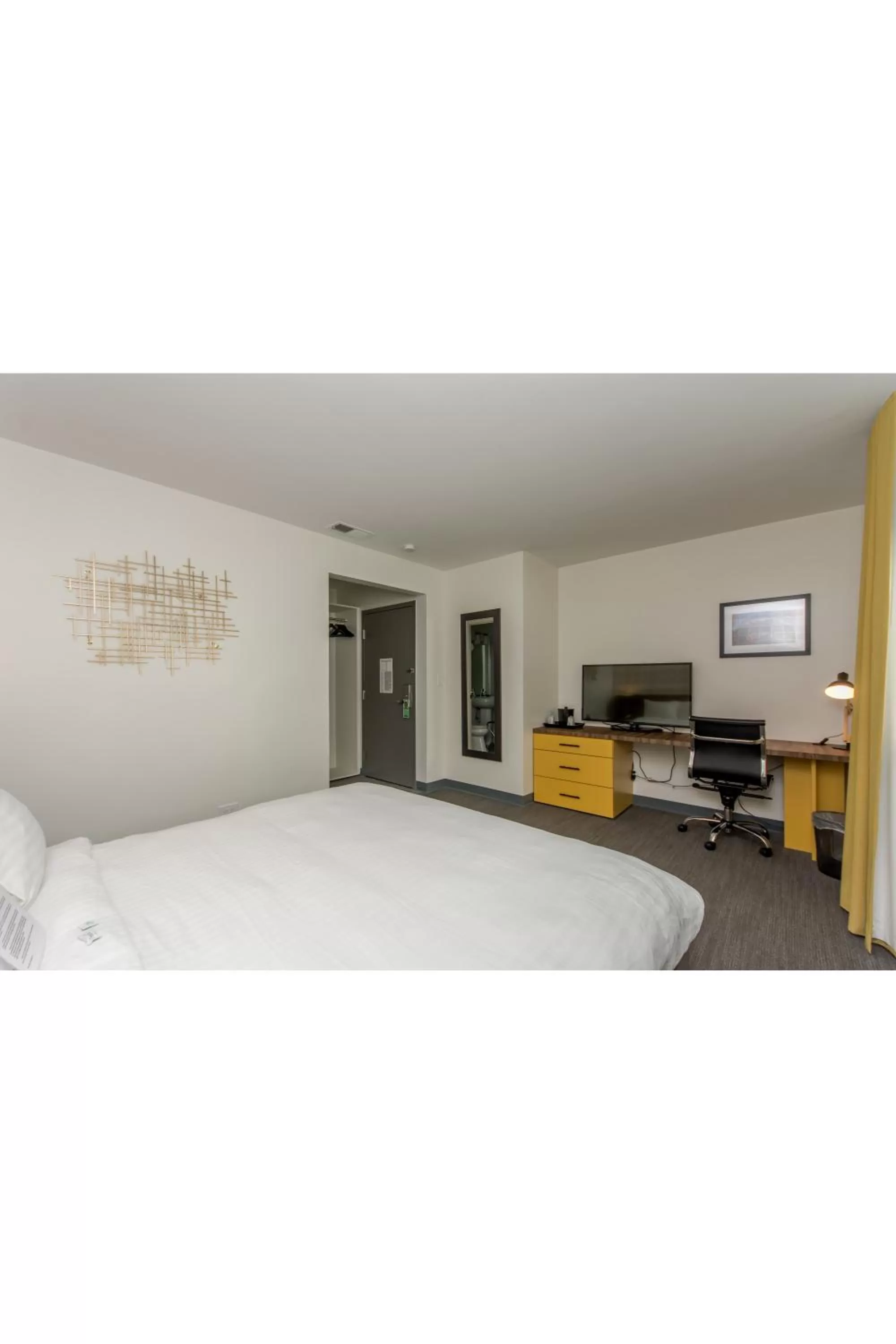 Living room, Bed in Ohio House Motel