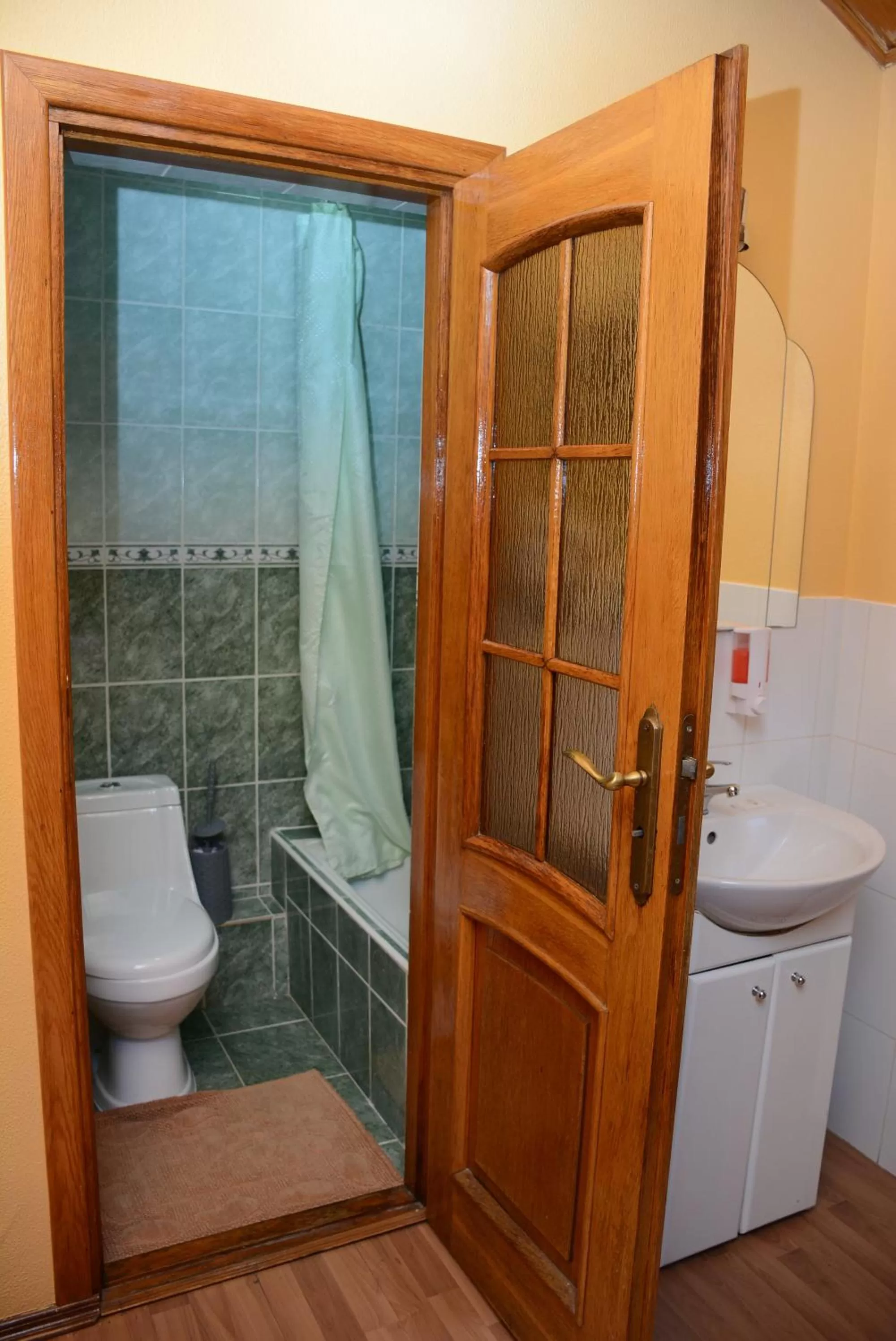 Property building, Bathroom in Bazar Motel