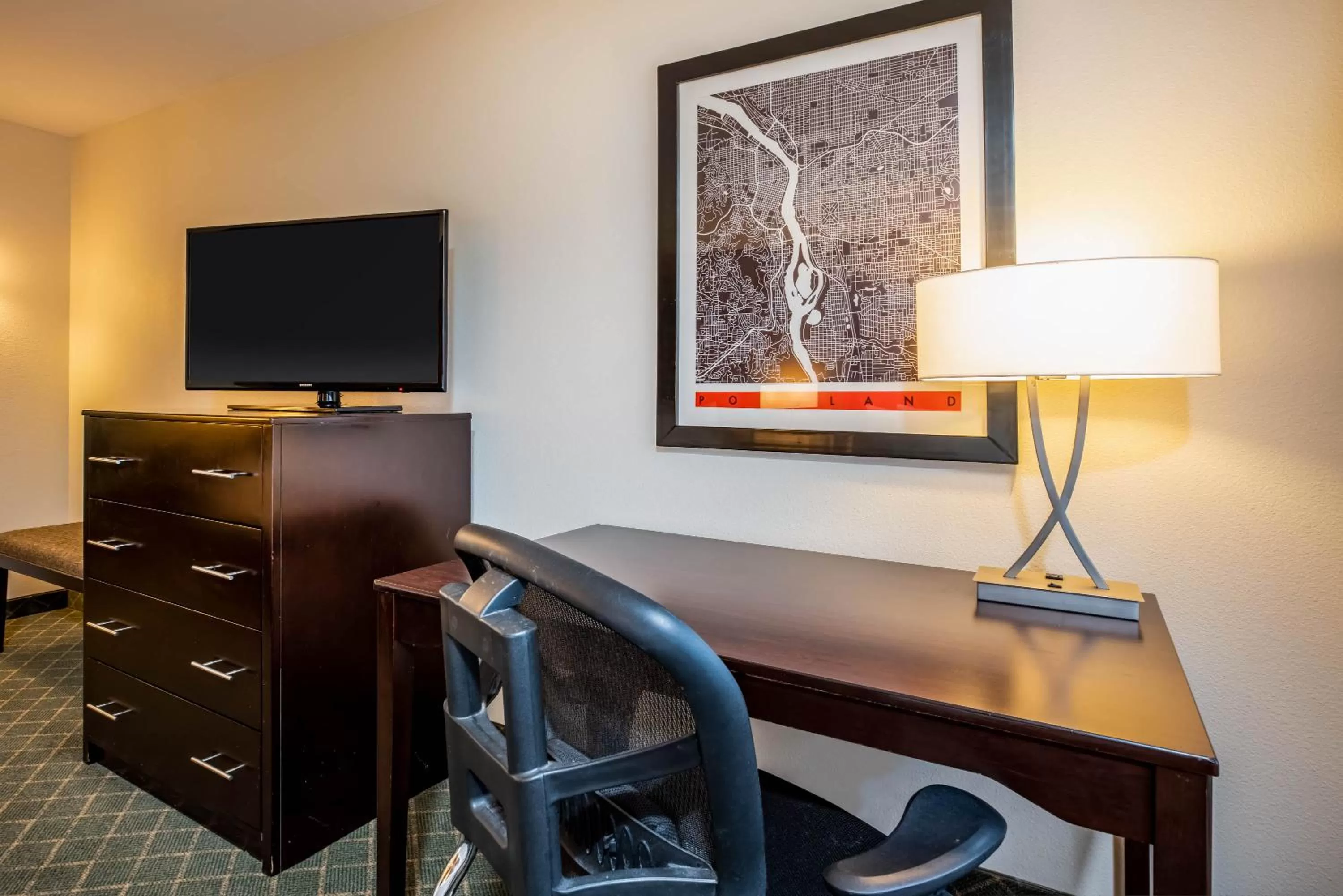 TV and multimedia in La Quinta by Wyndham Portland Airport