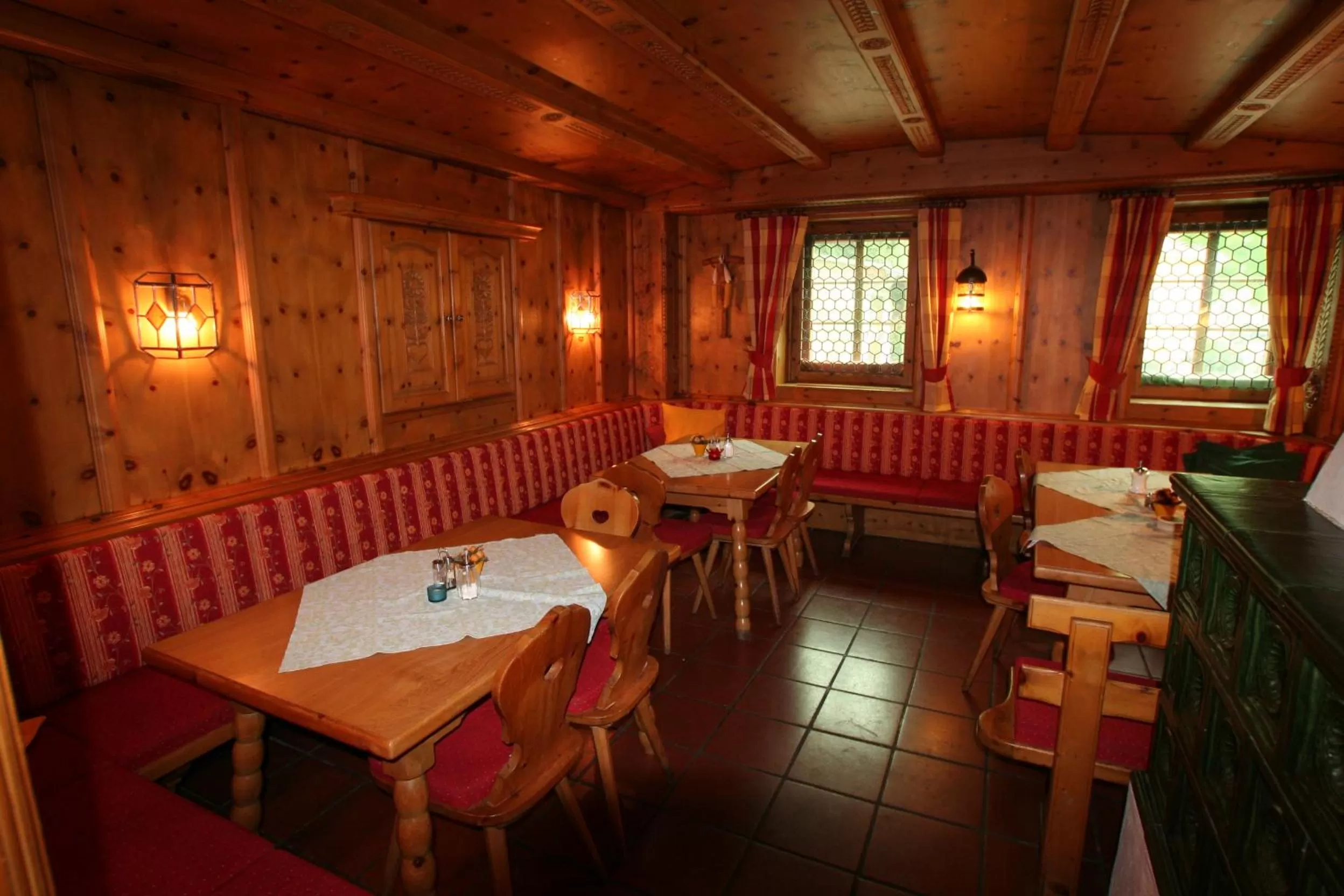 Area and facilities, Restaurant/Places to Eat in Hotel Engl