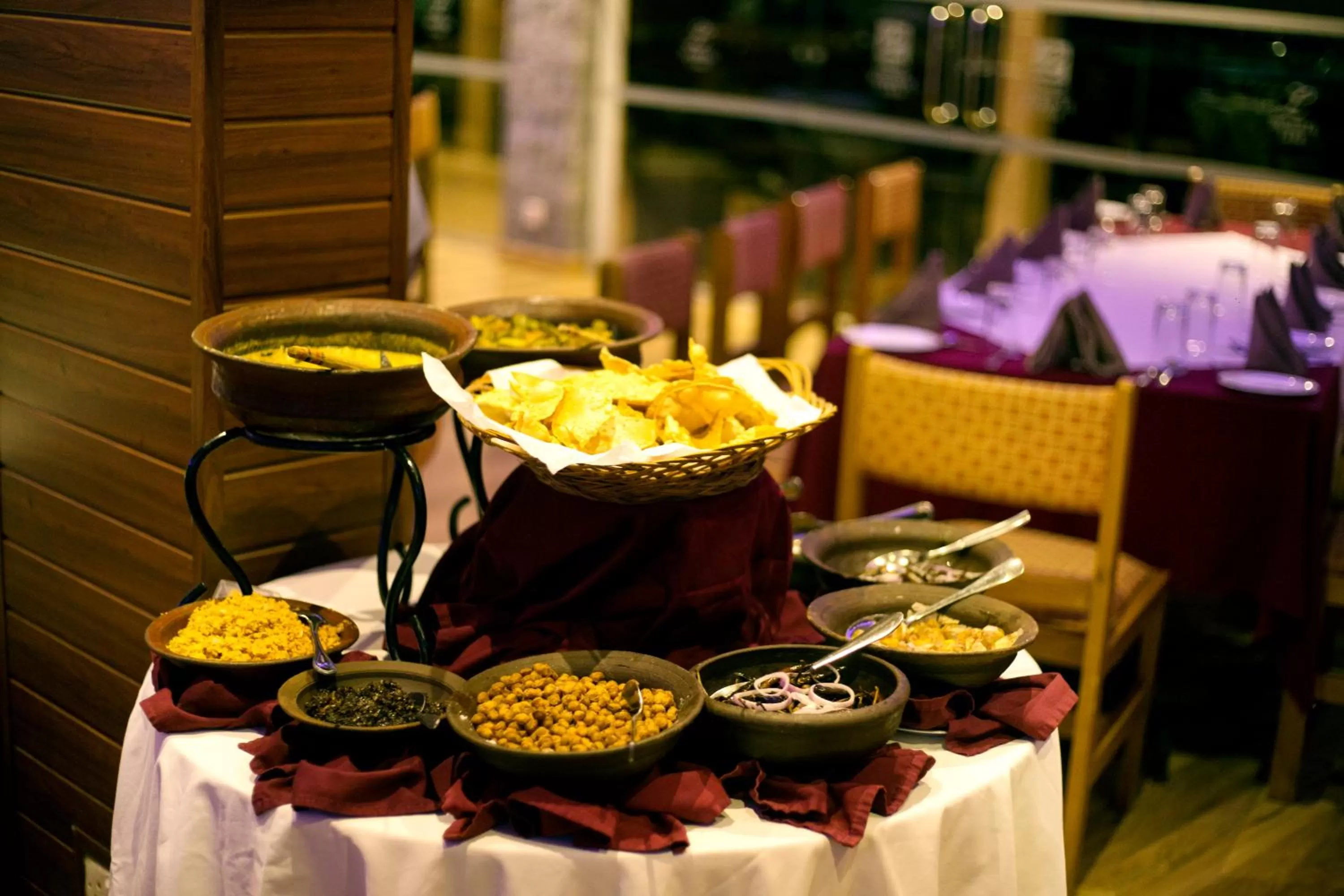 Restaurant/places to eat in Miridiya Lake Resort