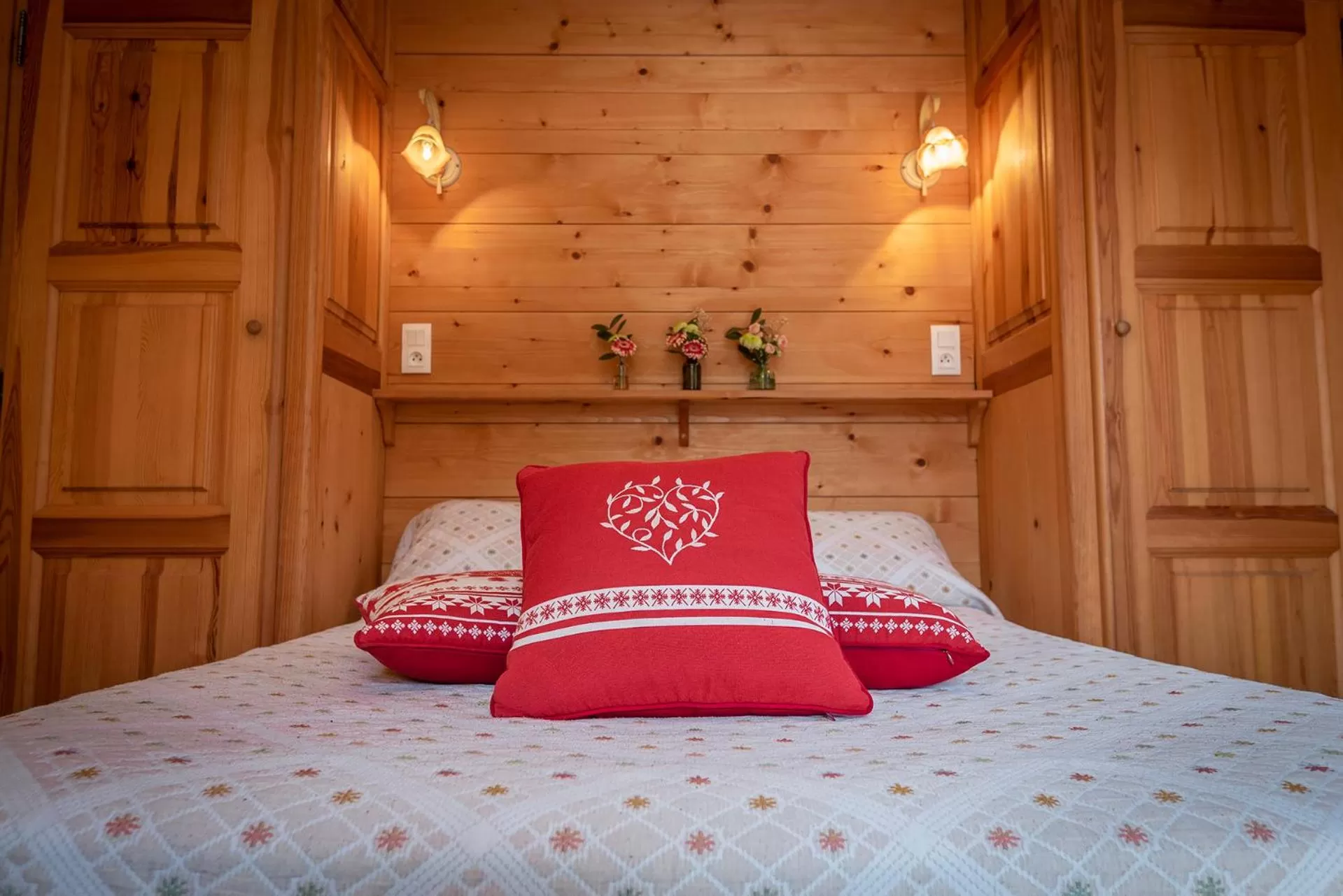 Bed in Hotel La Bonne Auberge