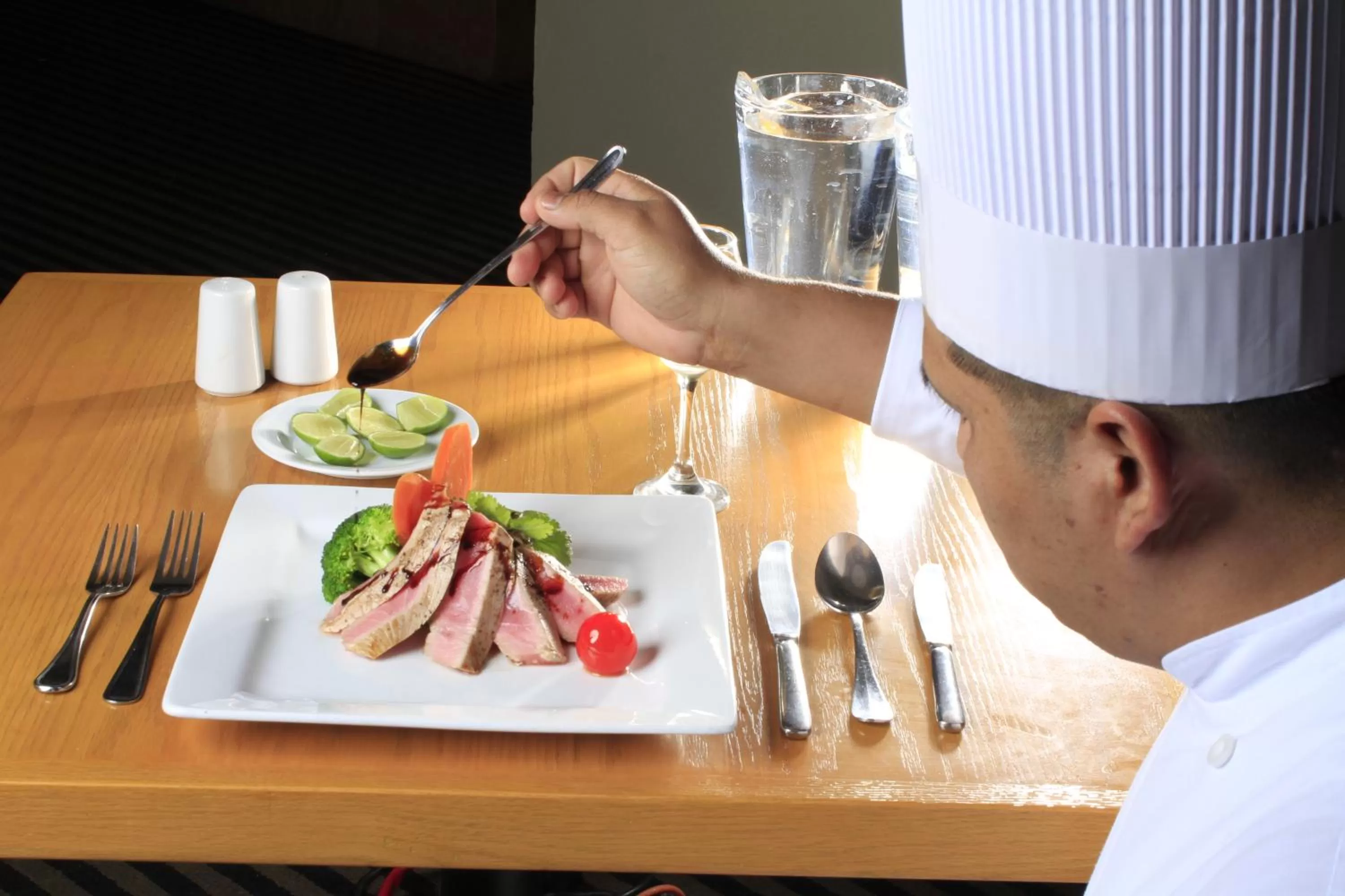 Restaurant/places to eat in Crowne Plaza Monterrey Aeropuerto by IHG