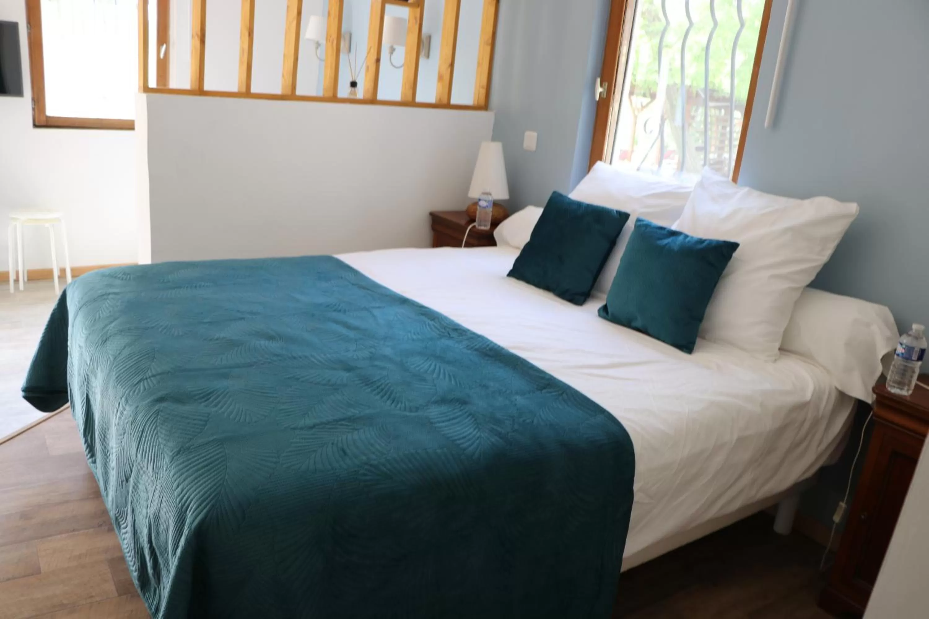 Bed in Le Mas des Cerisiers JACUZZI et SAUNA inclus pour tous les logements