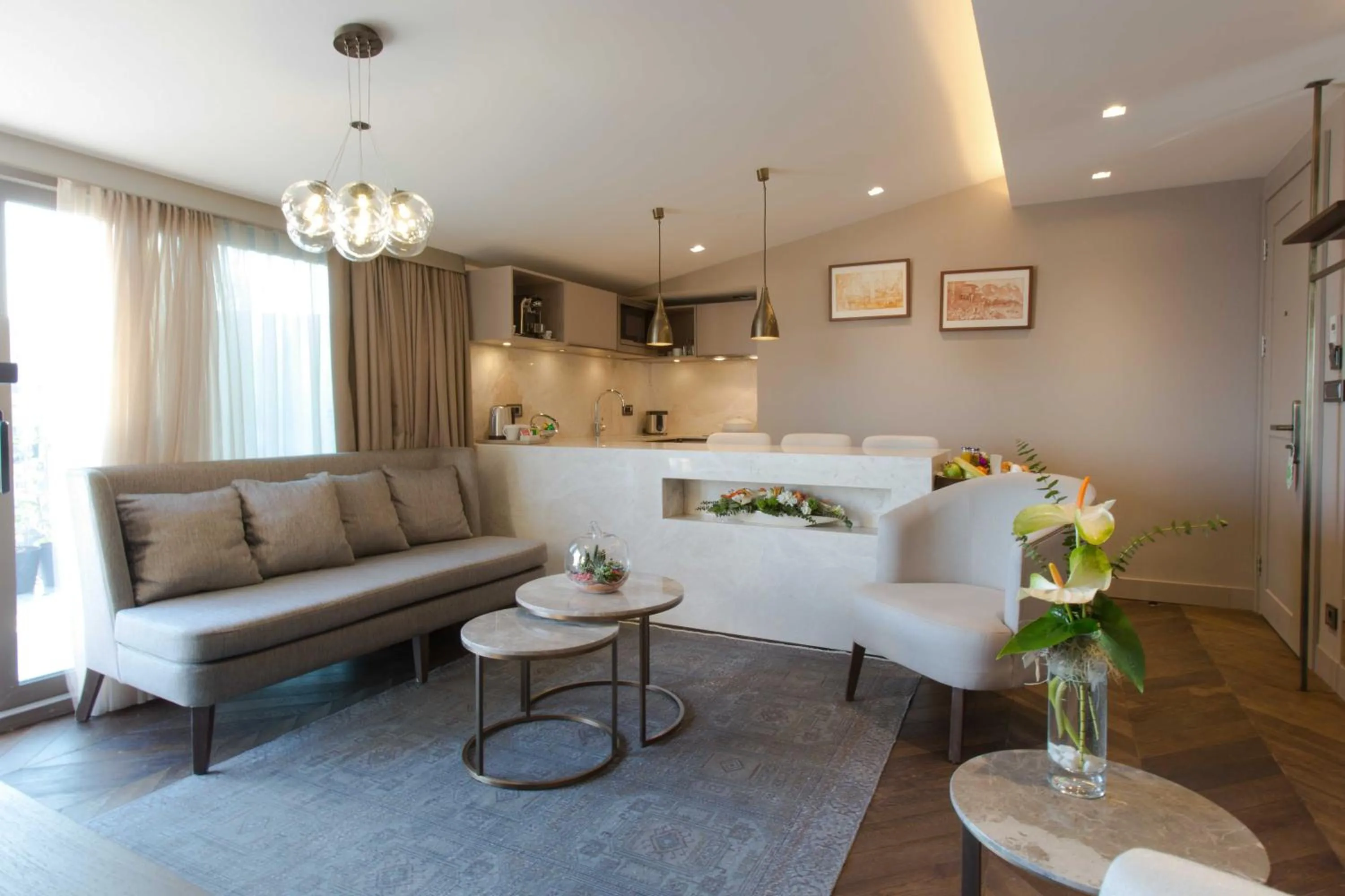 TV and multimedia in Noble22 Suites-Special Category