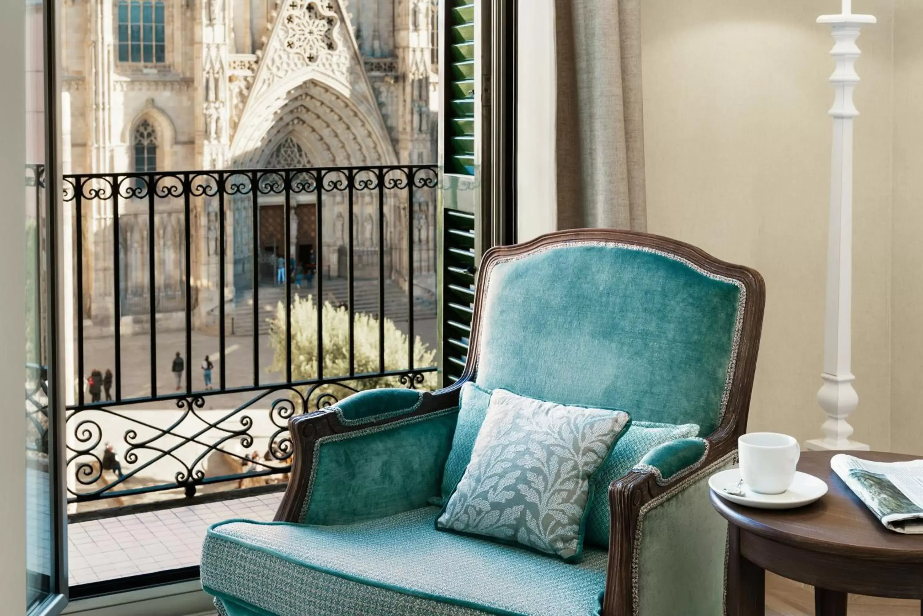 Design Double Room with Cathedral view in Colón Hotel Barcelona Design Double Room with Cathedral view in Colón Hotel Barcelona