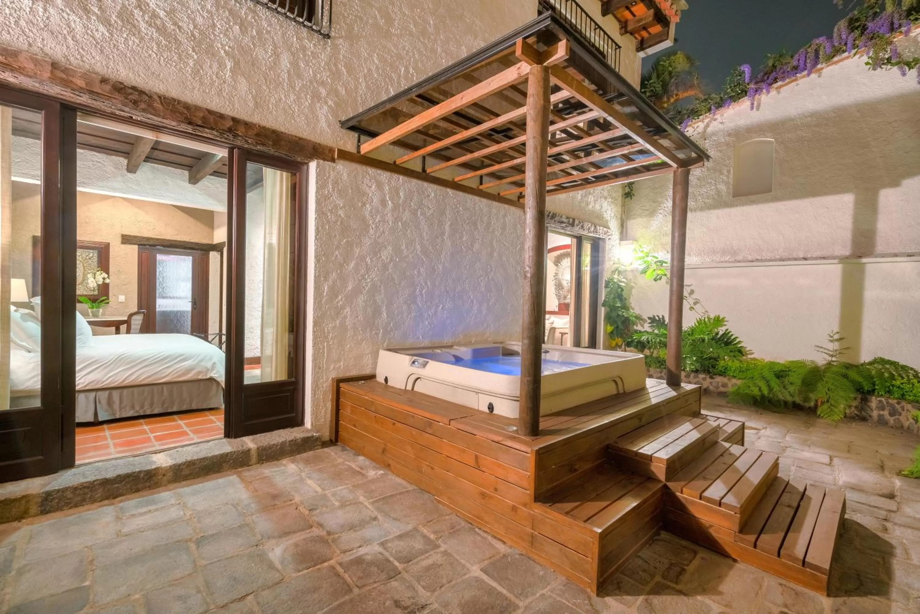 Patio, Bed in Las Cruces Boutique Hotel