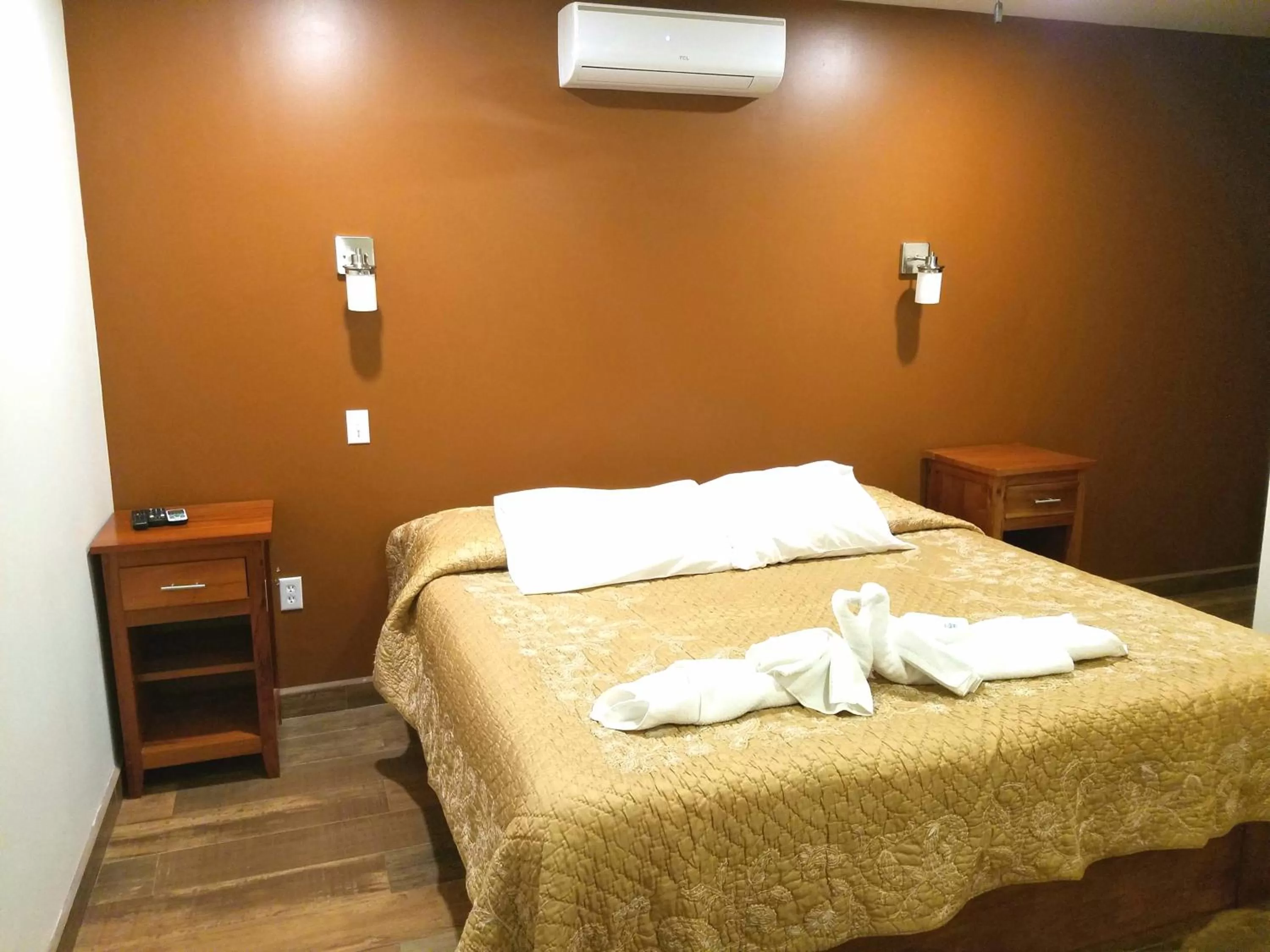 air conditioner, Bed in Venus Hotel
