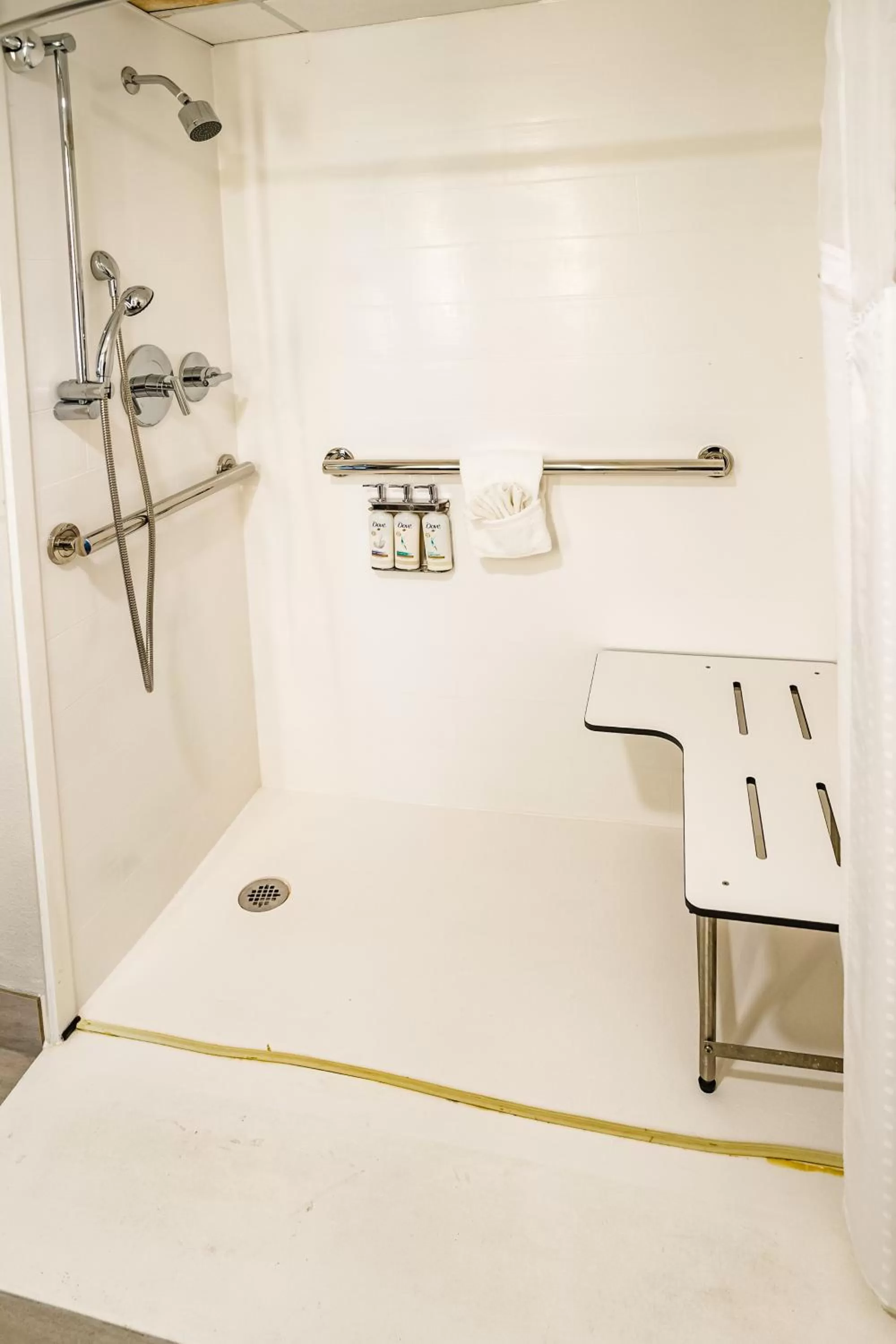 Shower in Holiday Inn Express Hotel & Suites Knoxville-North-I-75 Exit 112 by IHG
