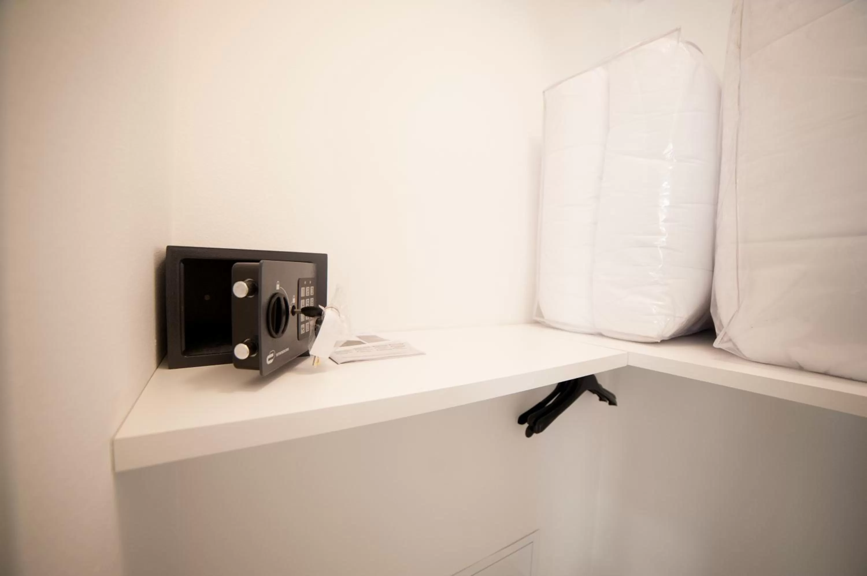 safe, TV/Entertainment Center in Bed & Breakfast A Mare