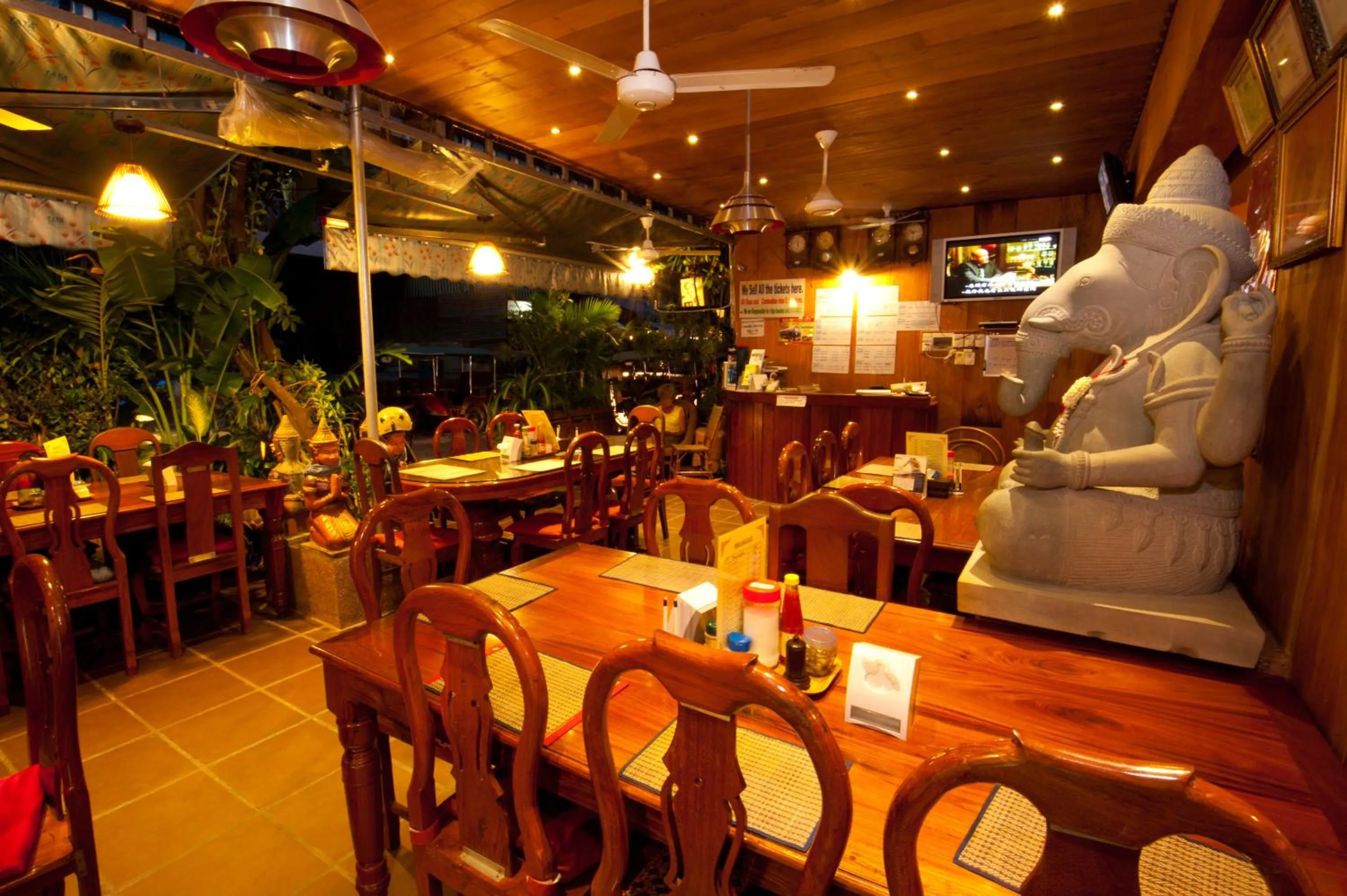 Restaurant/places to eat in Okay Guesthouse Phnom Penh