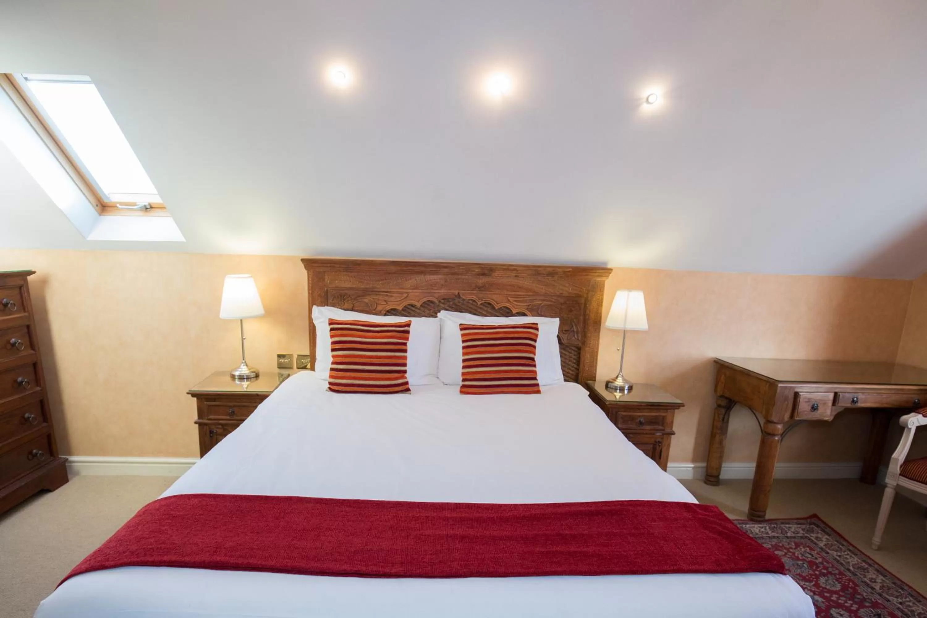 Bed in The Peacock Townhouse Hotel Kenilworth - Warwick