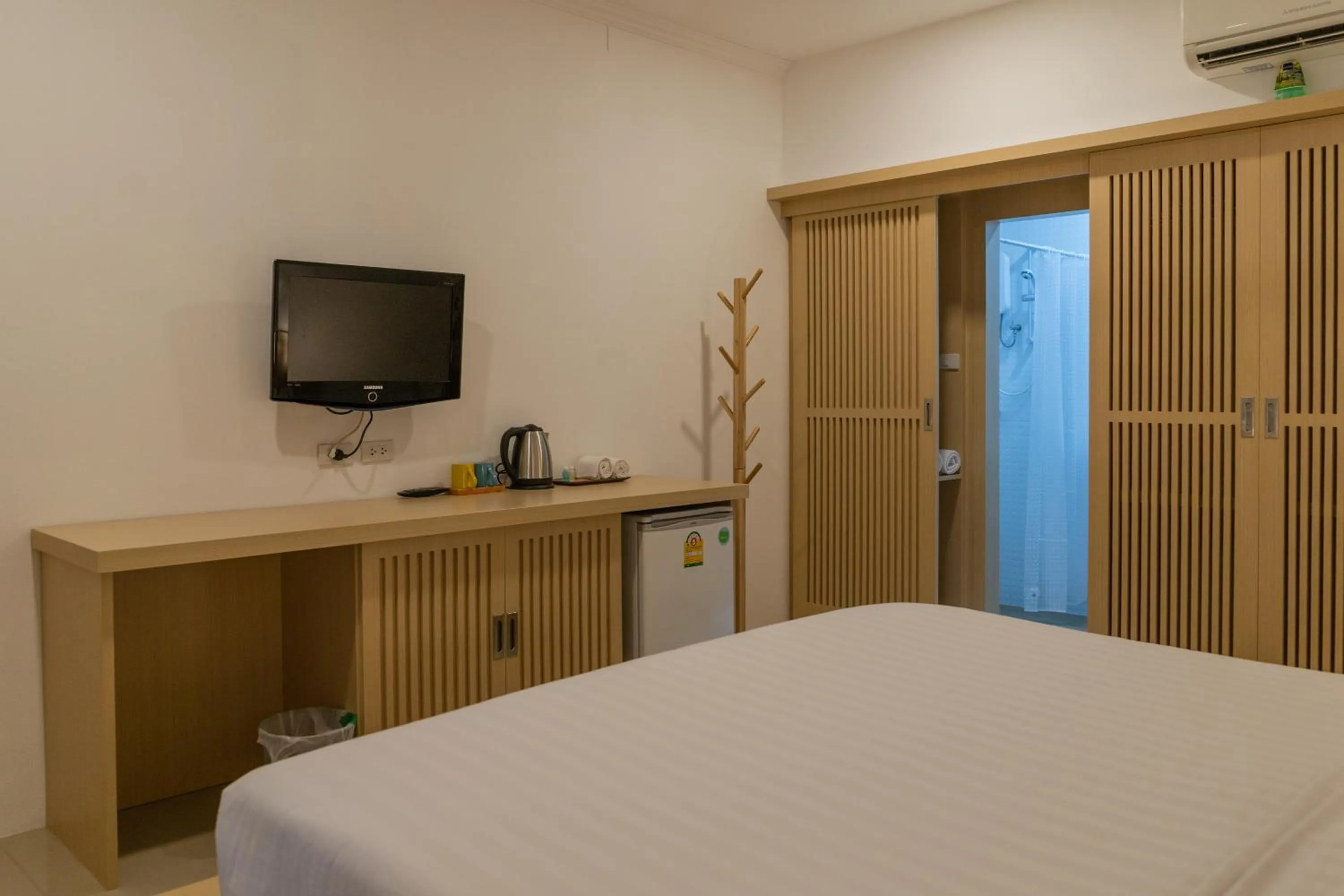 Photo of the whole room, Bed in Garden Home Kata