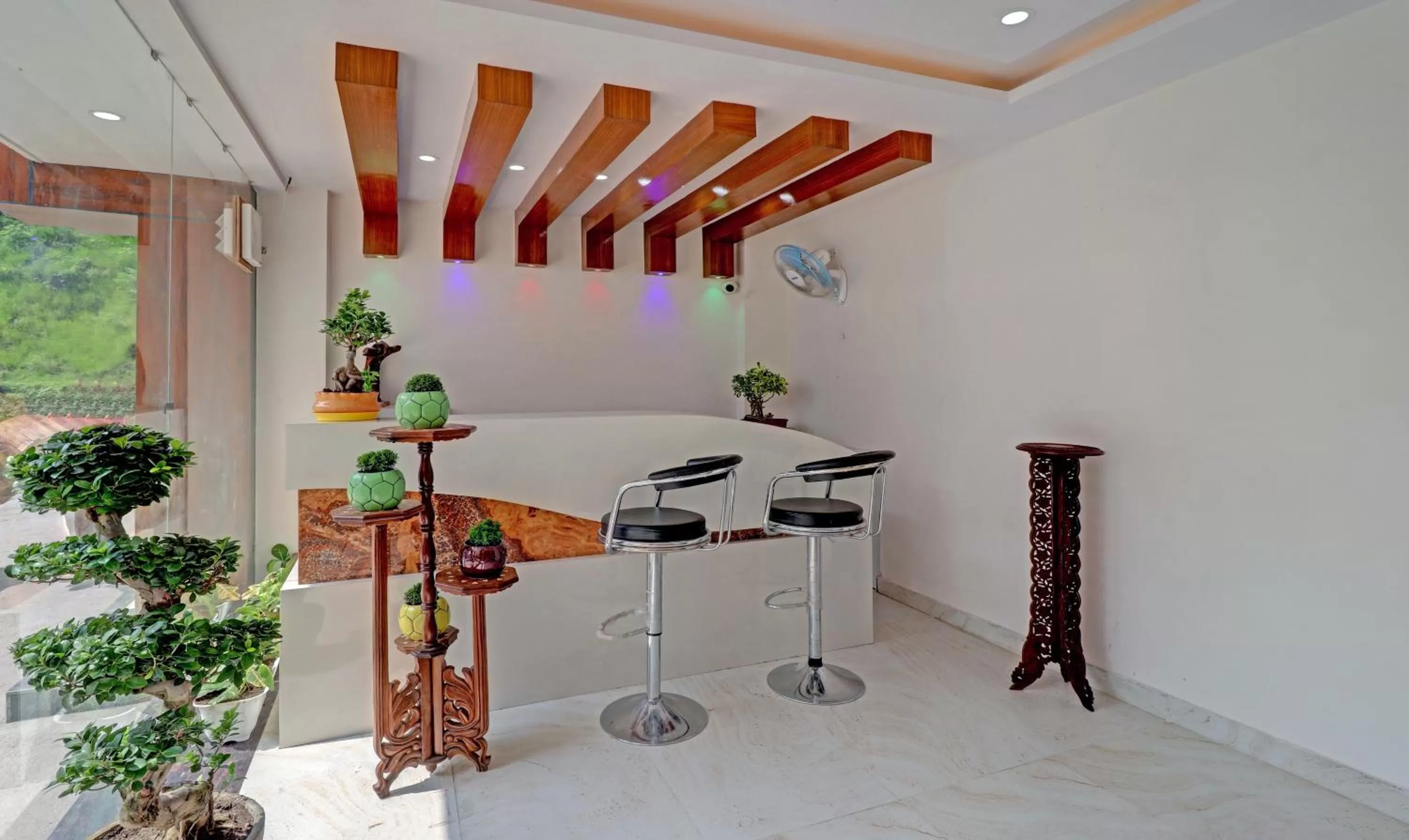 Lobby or reception, Kitchen/Kitchenette in Hotel Hidden Delight Rishikesh