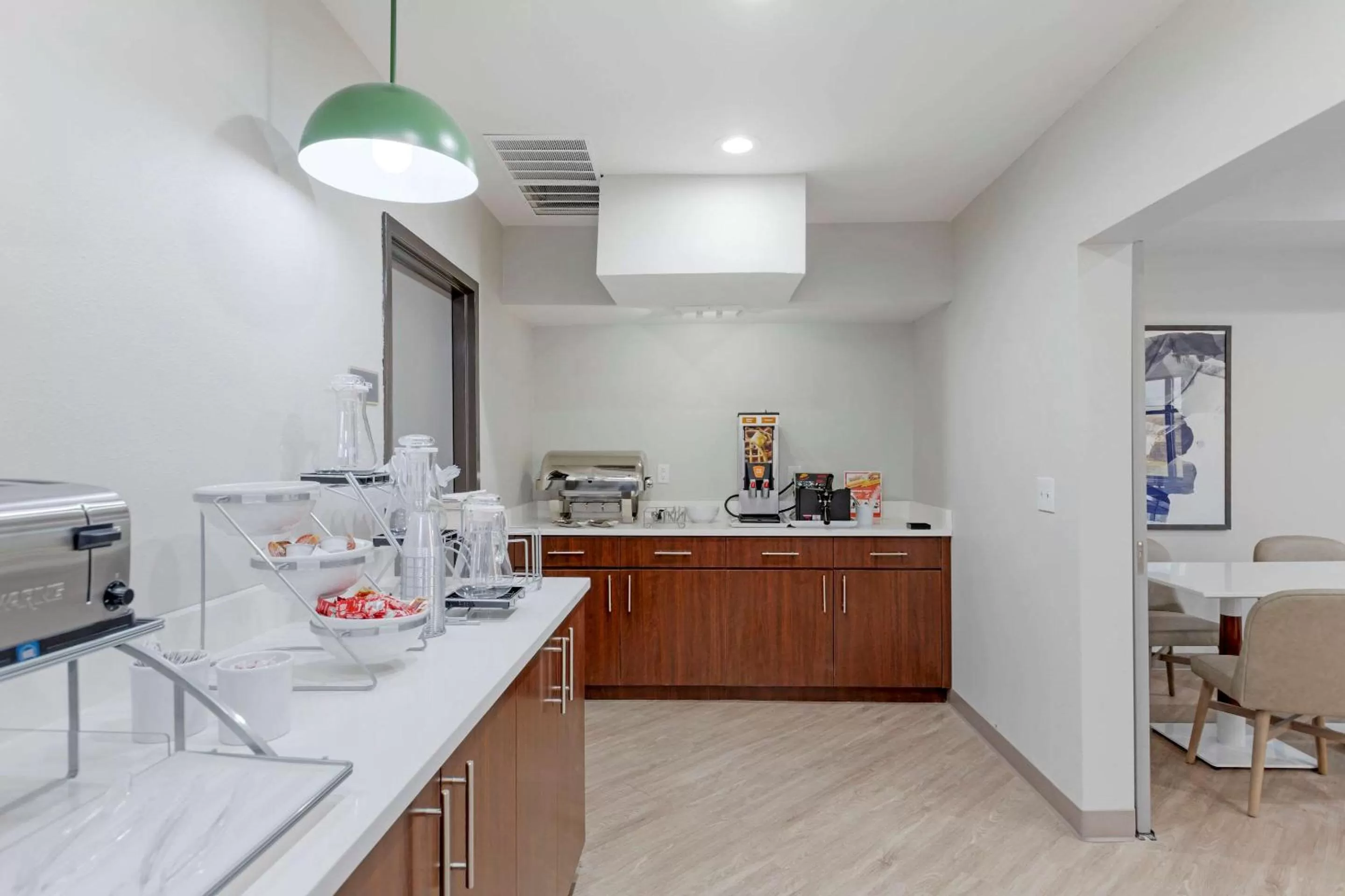 Breakfast in Comfort Inn Detroit - Troy