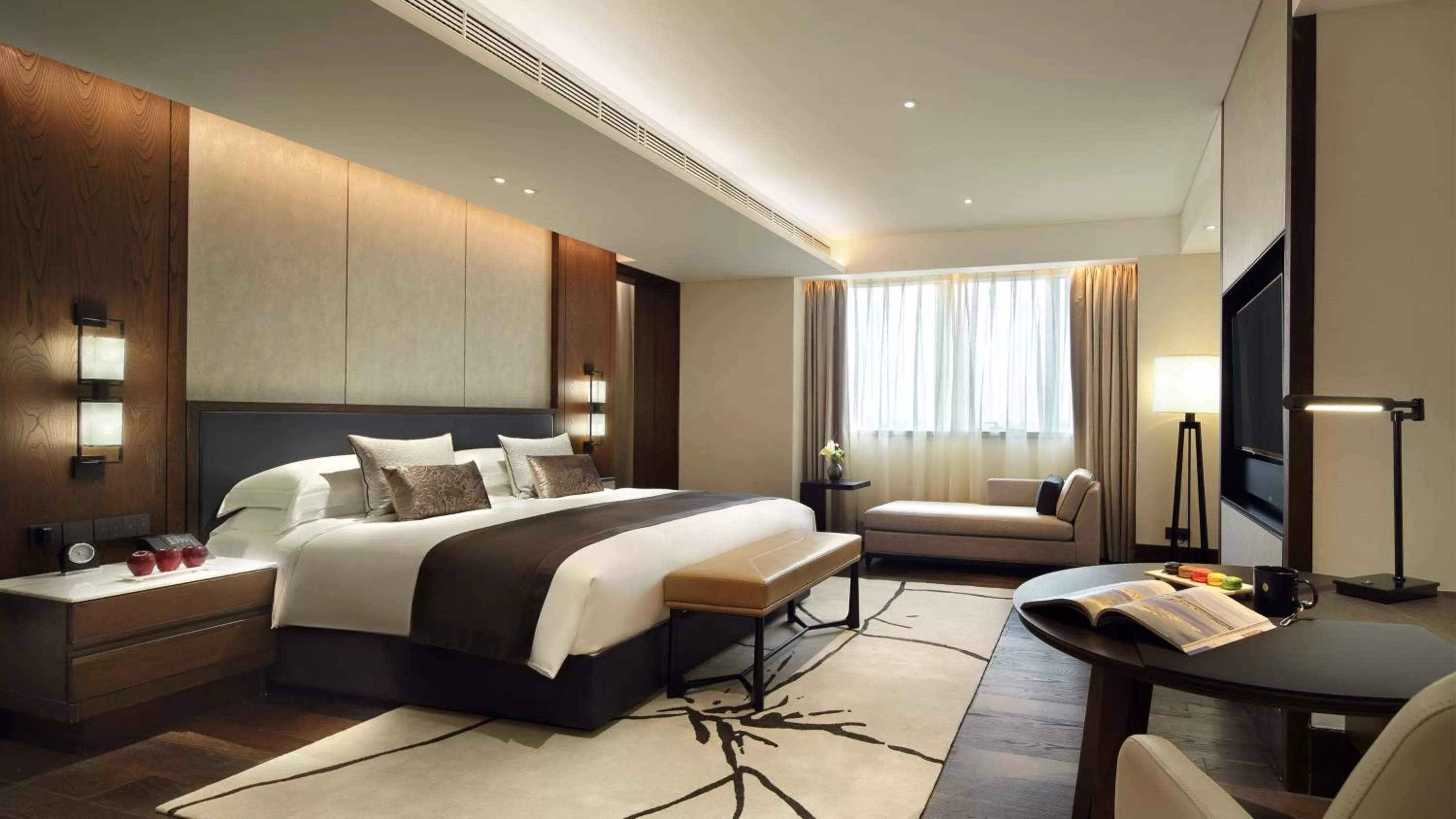 Photo of the whole room, Bed in InterContinental Shanghai Hongqiao NECC by IHG