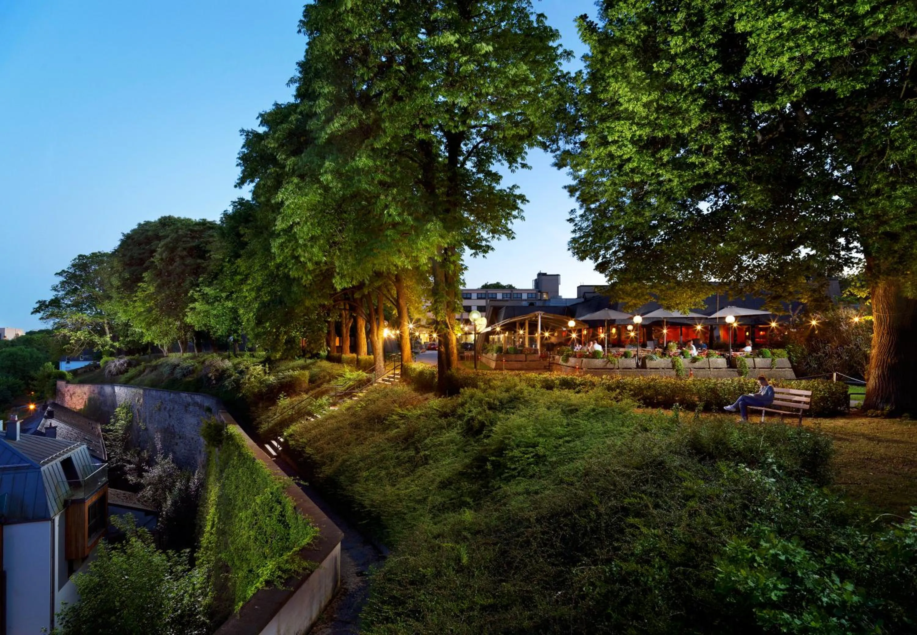 Restaurant/places to eat in Hotel Parc Plaza