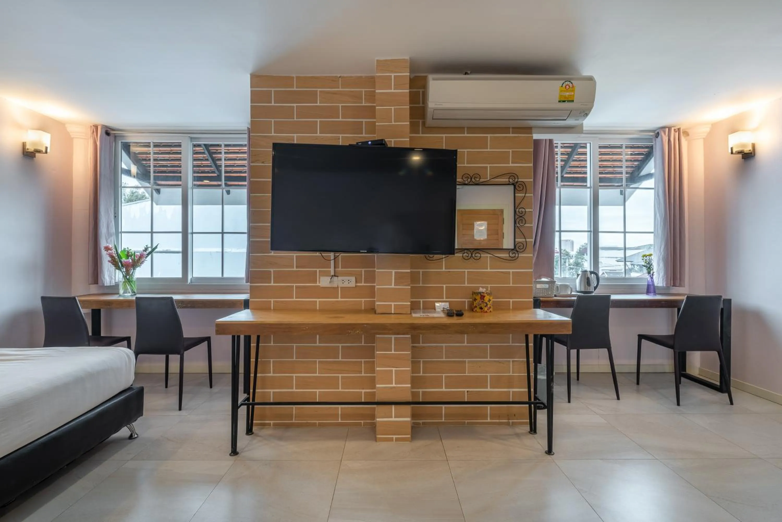 Seating area, Bed in Little Bear's Home