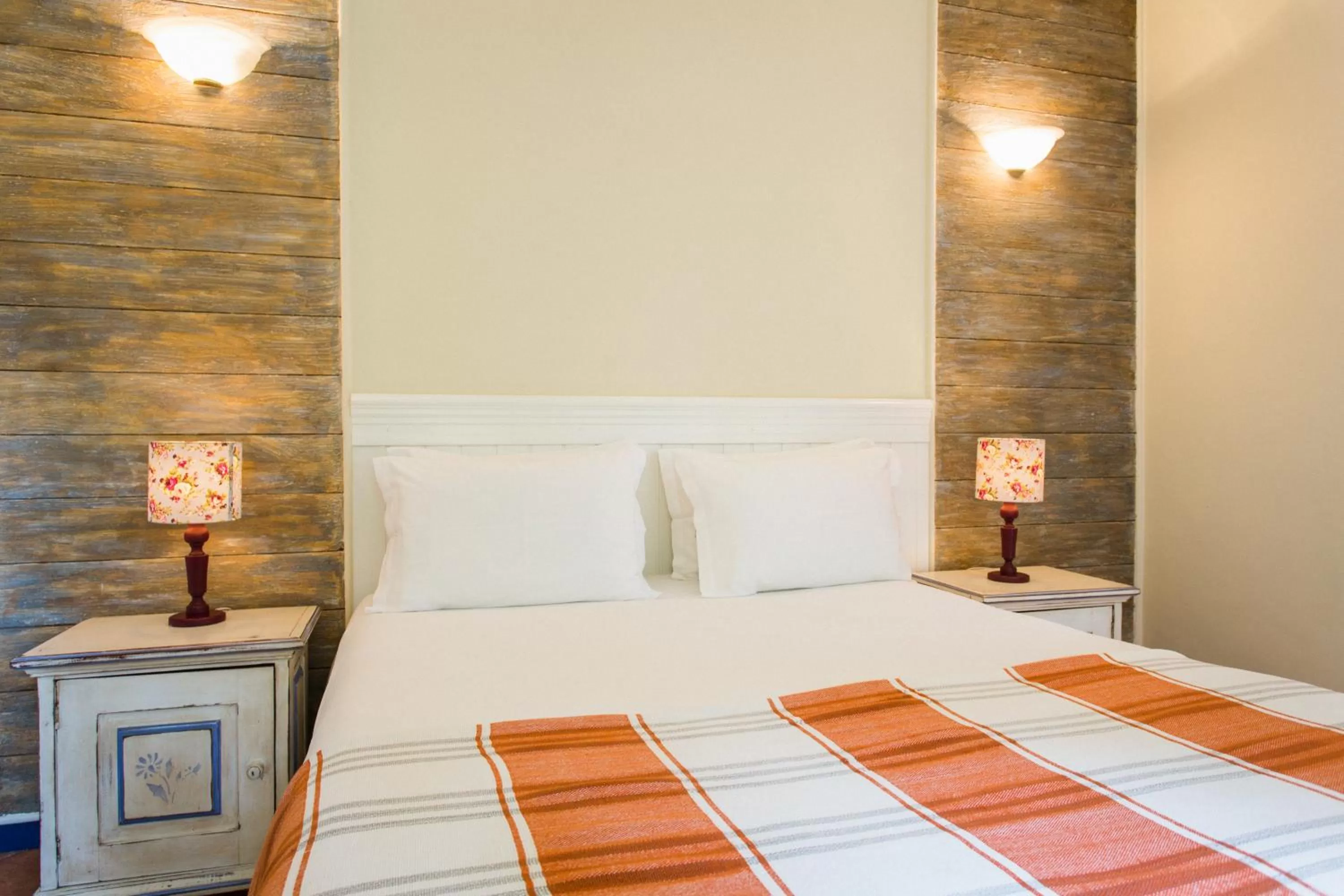 Bed in Pousada Corsario Paraty