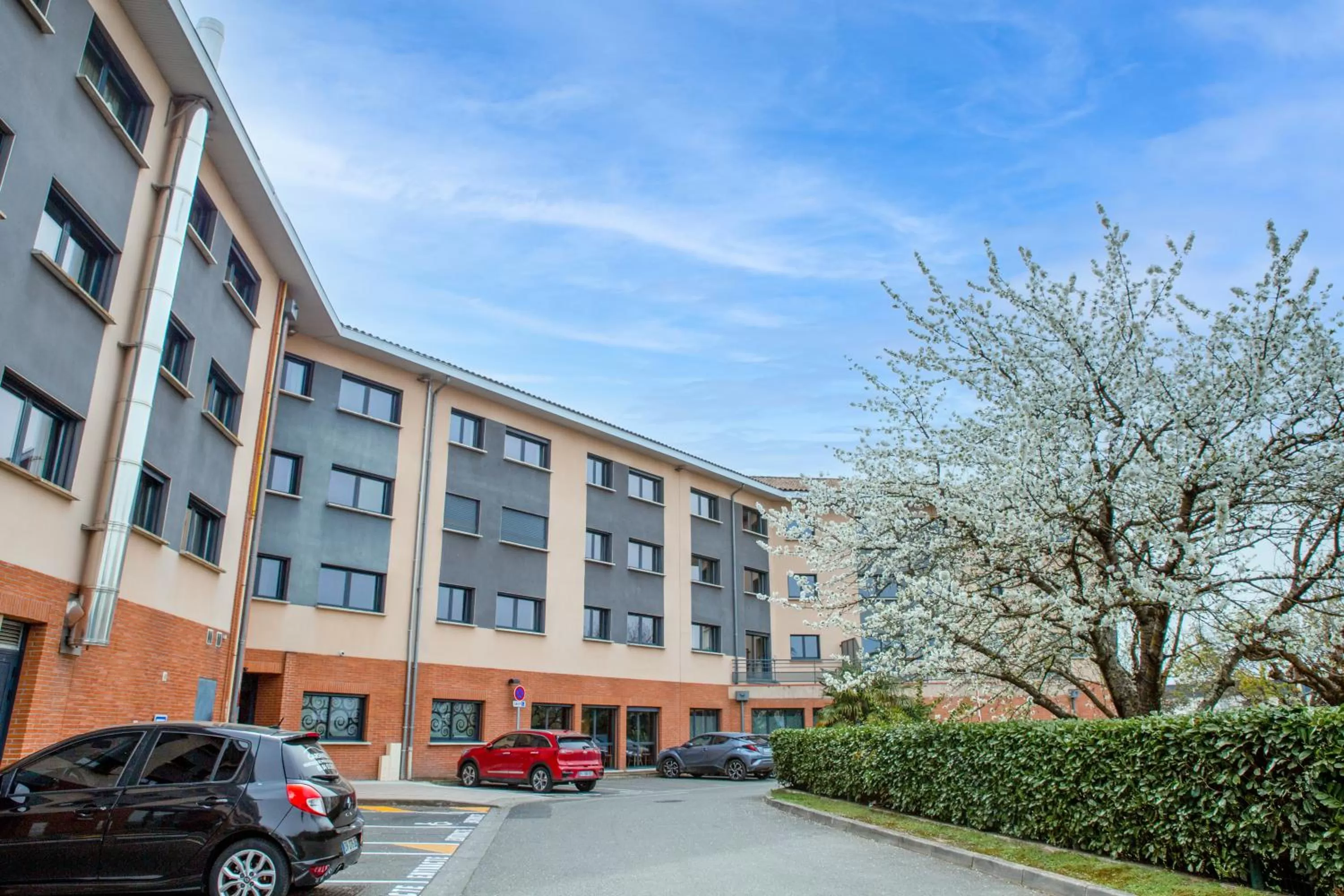 Property building in Clarion Aparthotel Toulouse Blagnac Airport