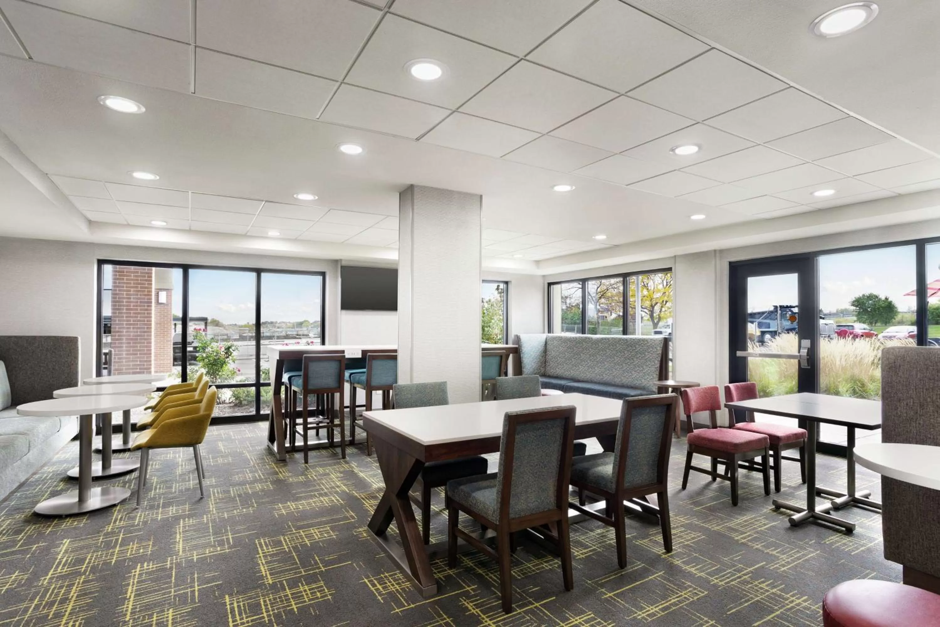 Lobby or reception in Hampton Inn Milwaukee Brookfield